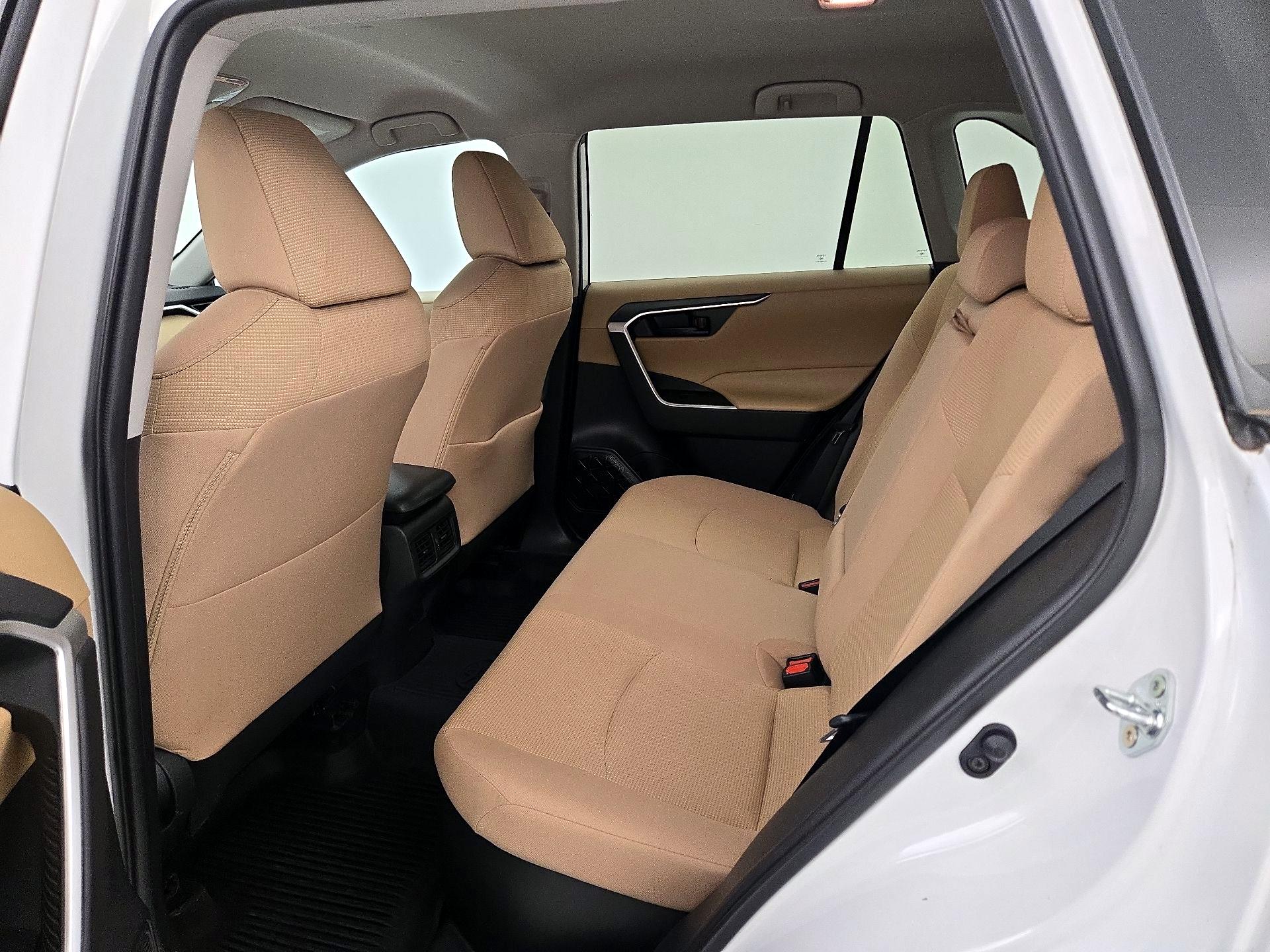 Thumbnail: 2021 Toyota RAV4 - 19