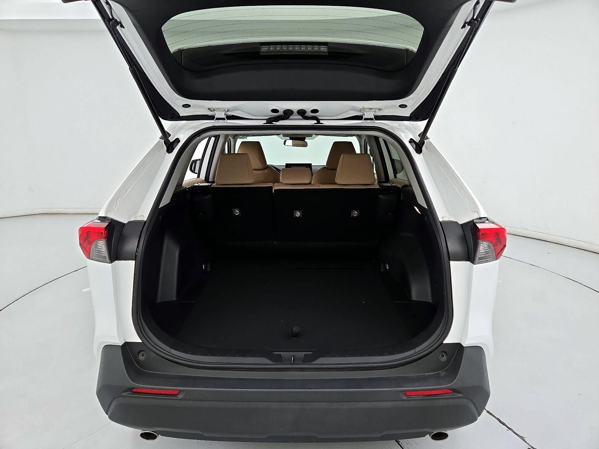 Thumbnail: 2021 Toyota RAV4 - 20