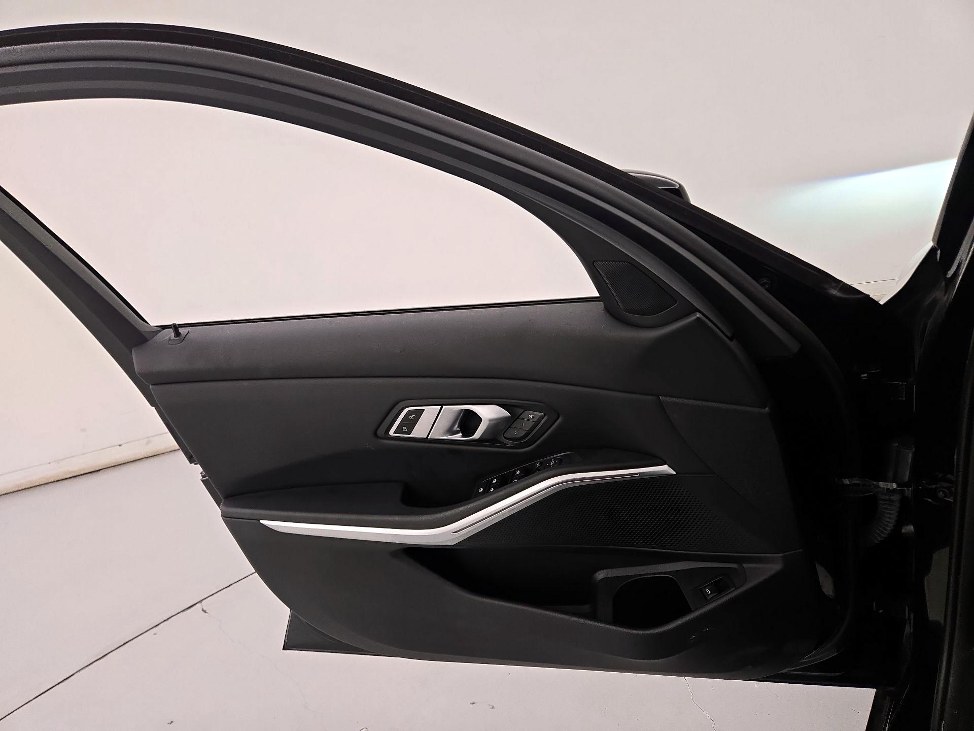 Thumbnail: 2023 BMW 3 Series - 12