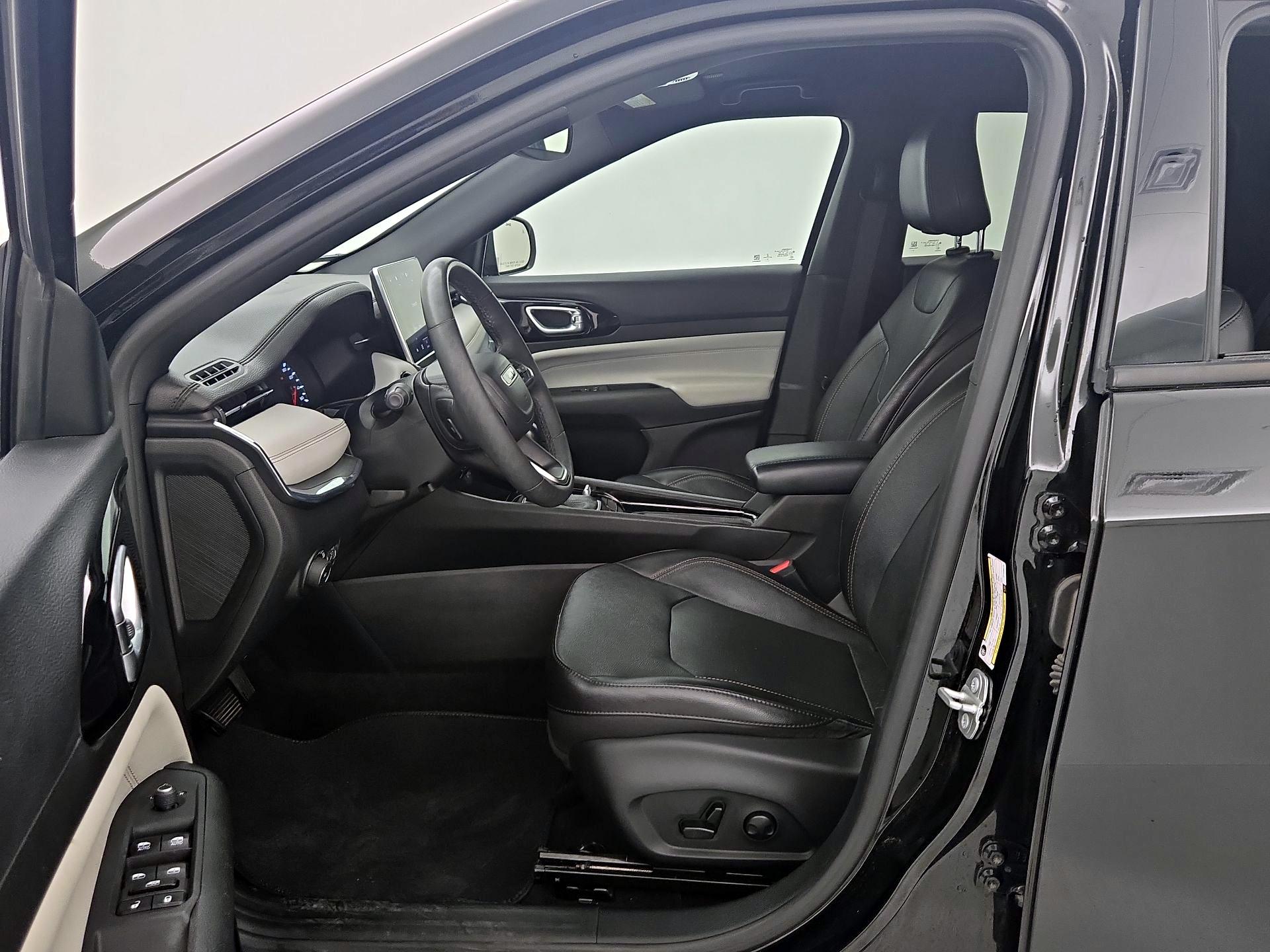 Thumbnail: 2023 Jeep Compass - 11