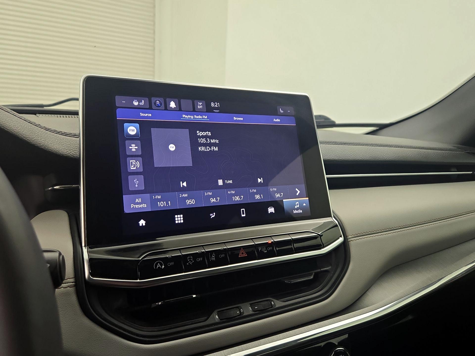 Thumbnail: 2023 Jeep Compass - 15