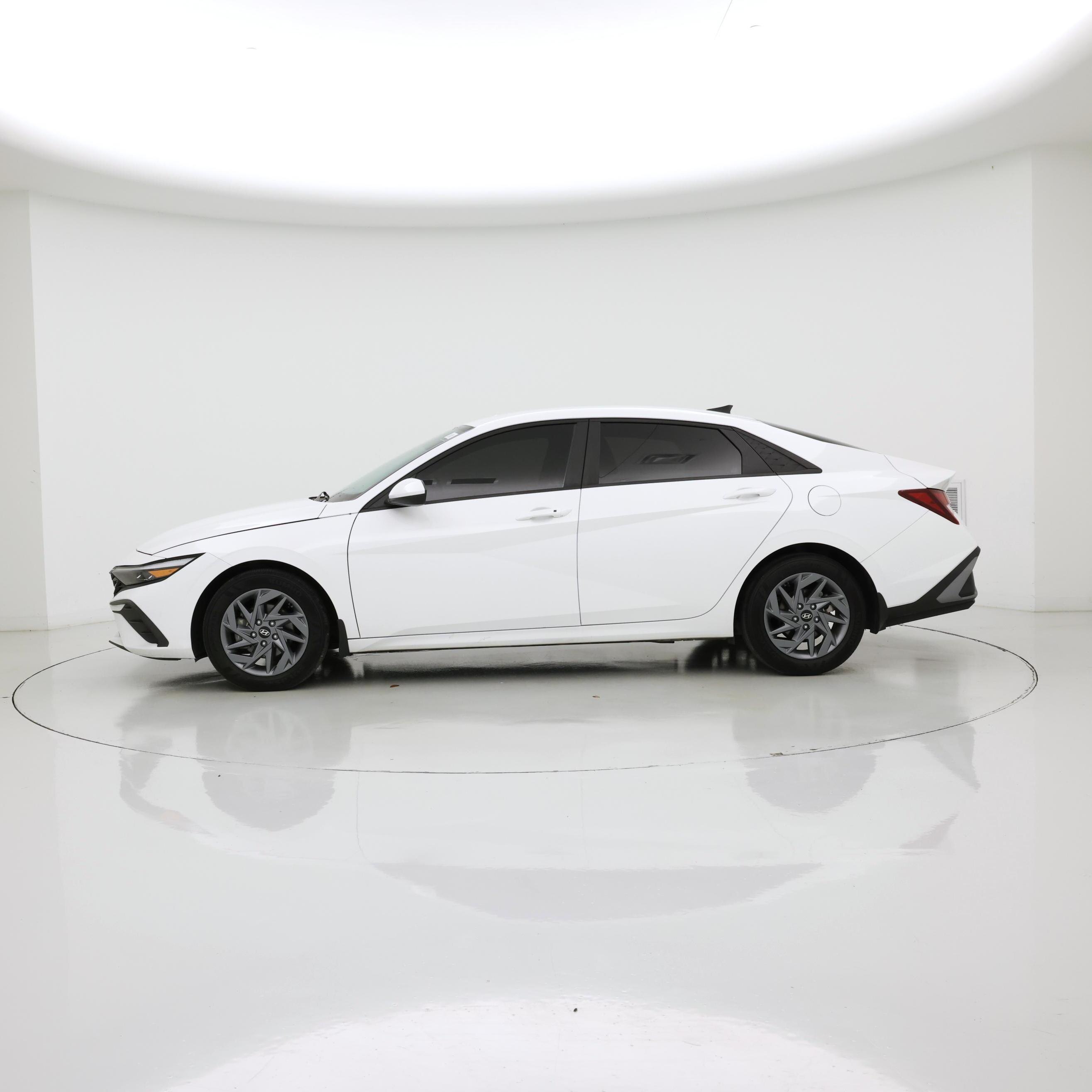 Thumbnail: 2024 Hyundai Elantra - 3