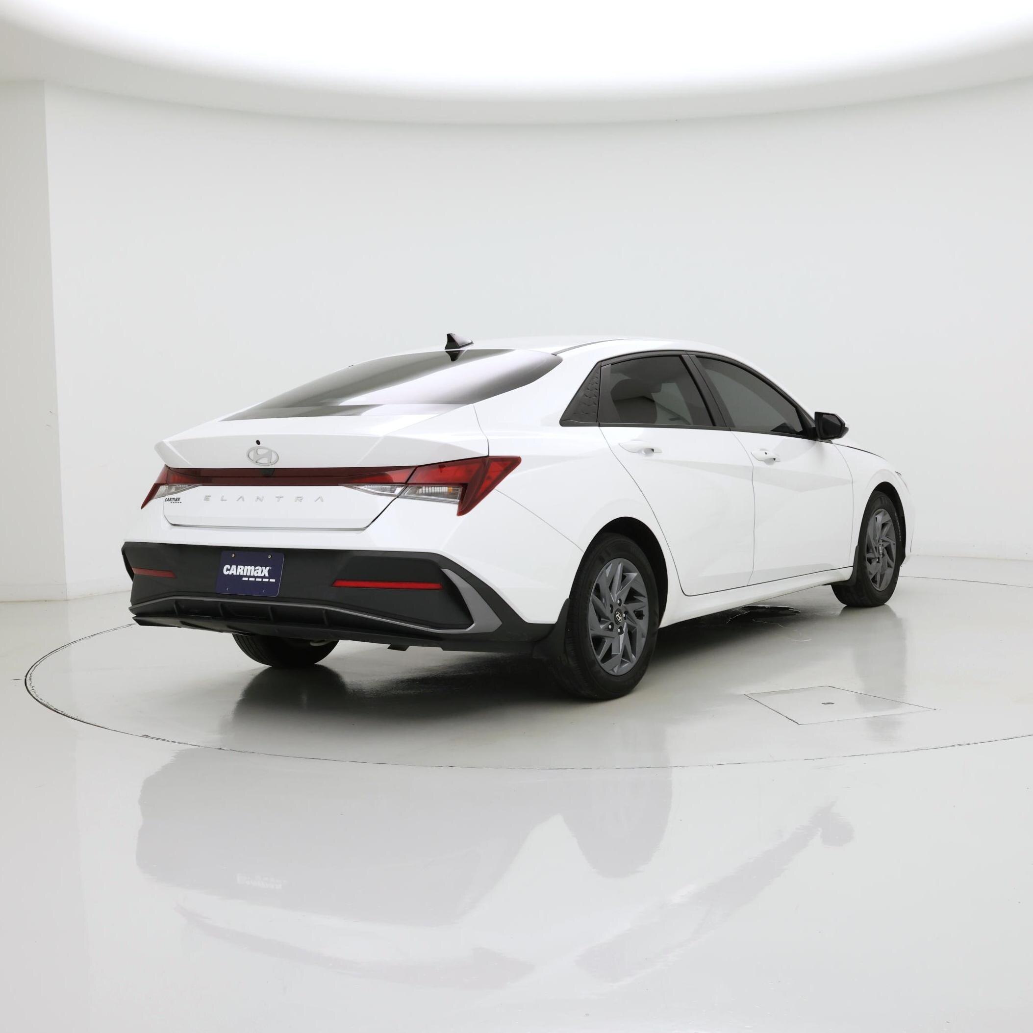 Thumbnail: 2024 Hyundai Elantra - 8