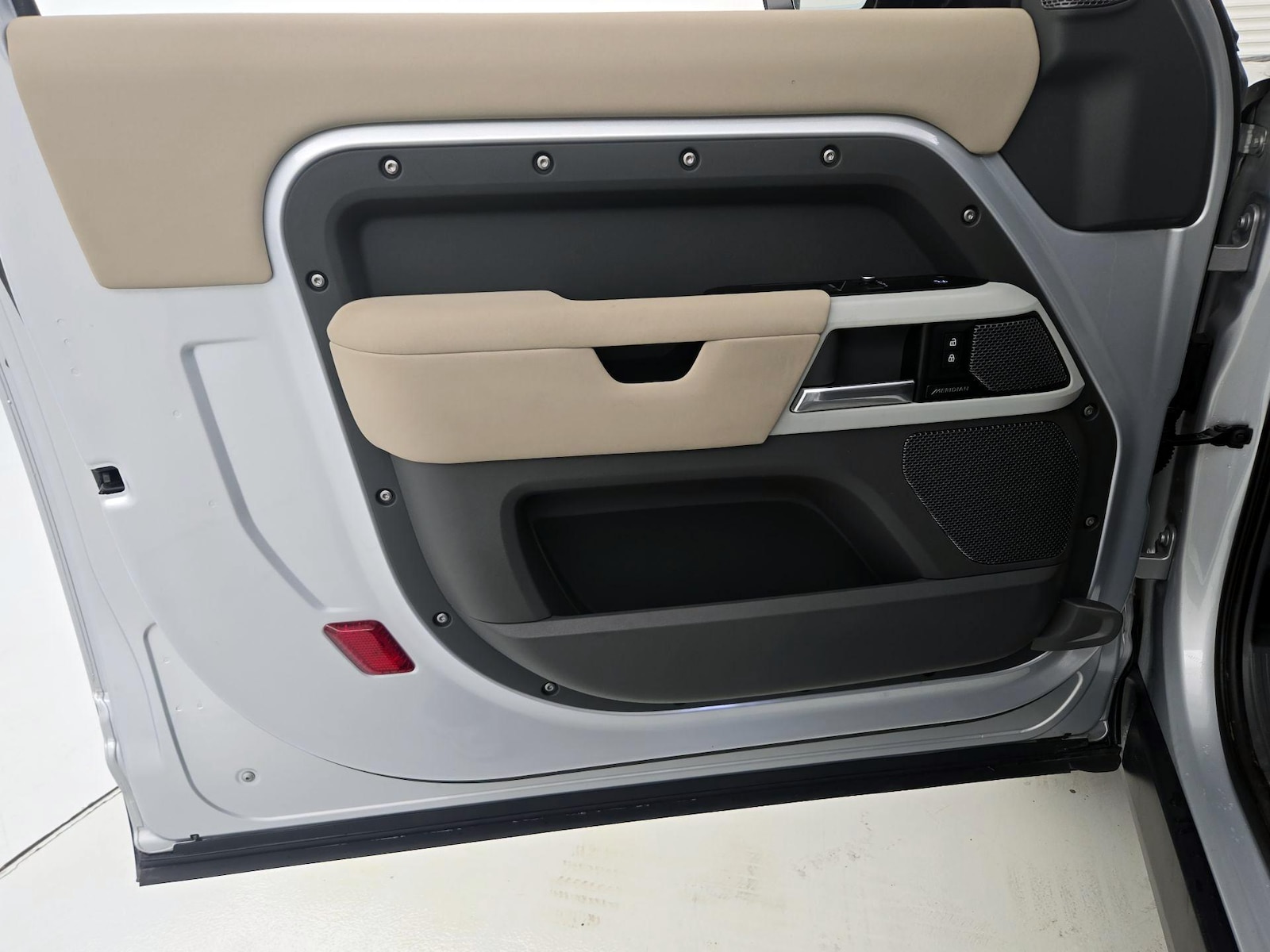 2022 Land Rover Defender X-Dynamic S - Photo 13