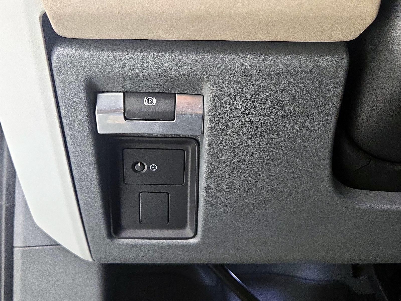 2022 Land Rover Defender X-Dynamic S - Photo 14