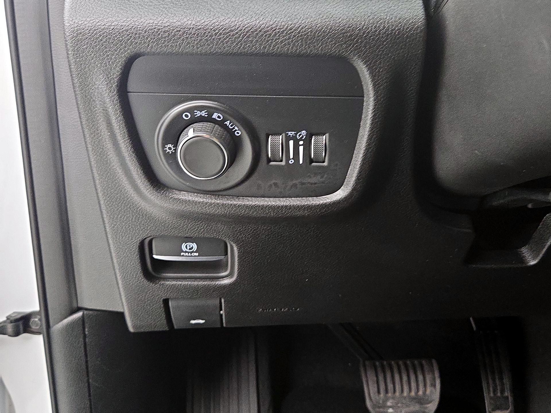 Thumbnail: 2023 Jeep Grand Cherokee - 13