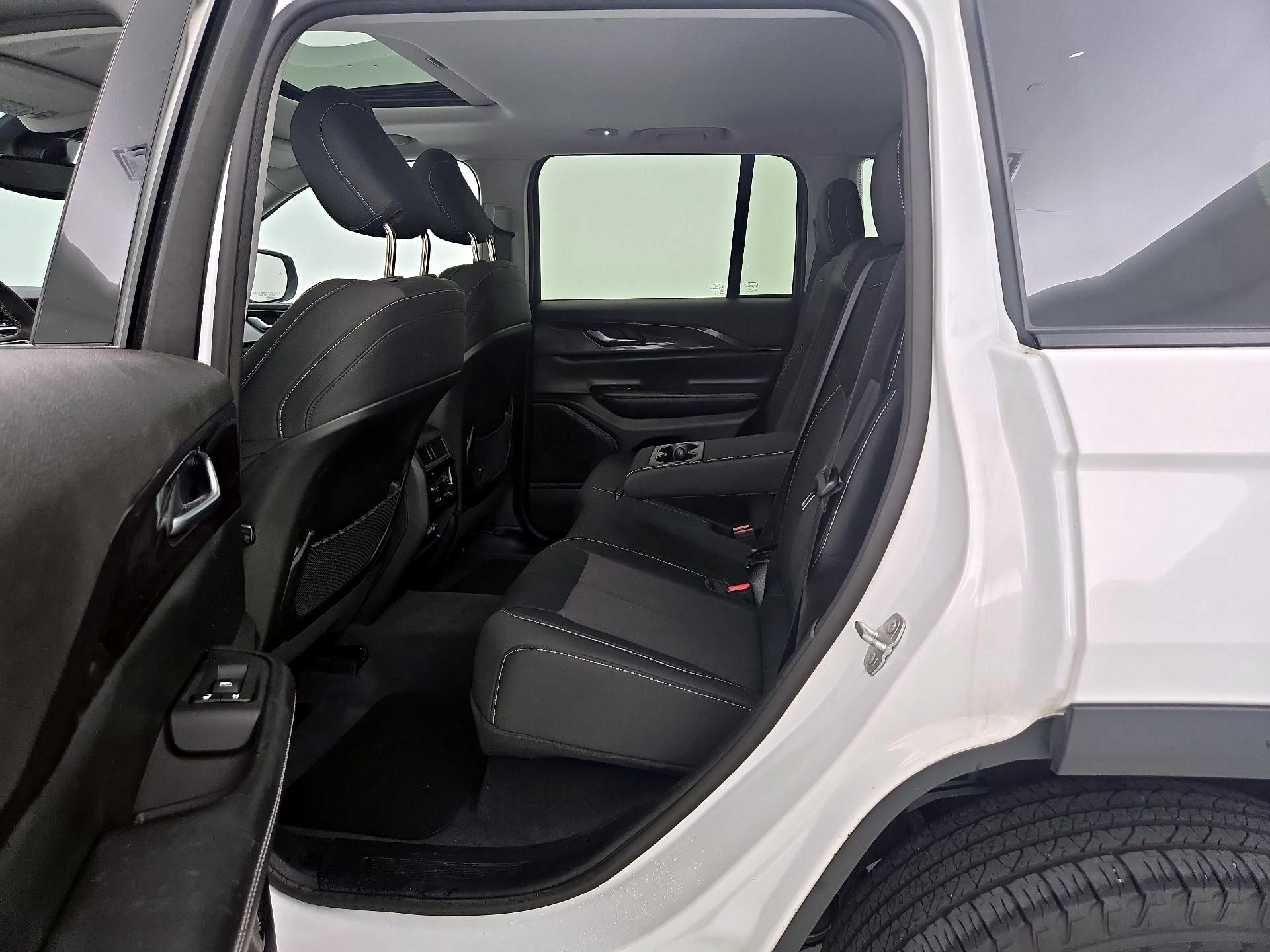 Thumbnail: 2023 Jeep Grand Cherokee - 20