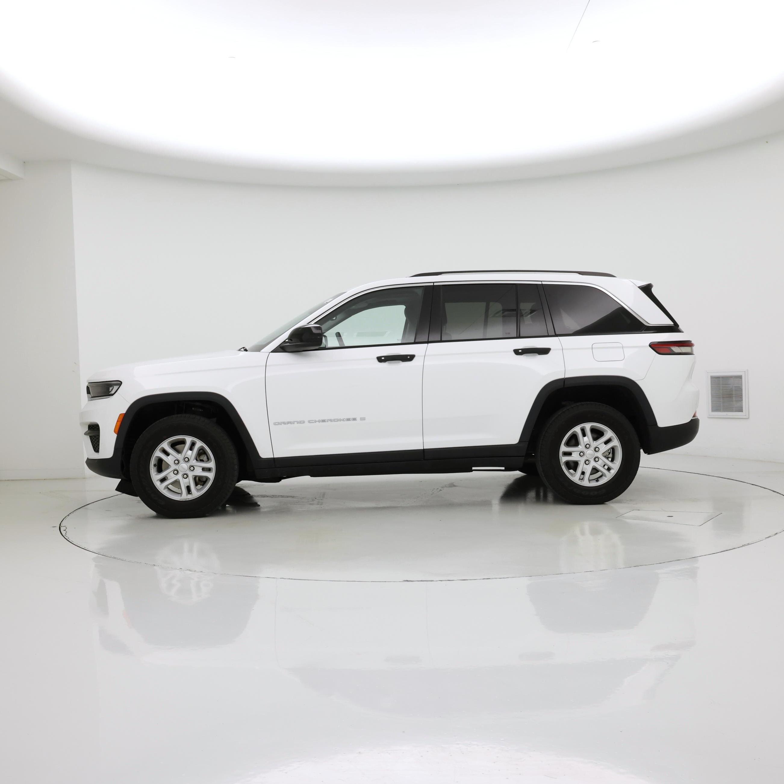 Thumbnail: 2023 Jeep Grand Cherokee - 3