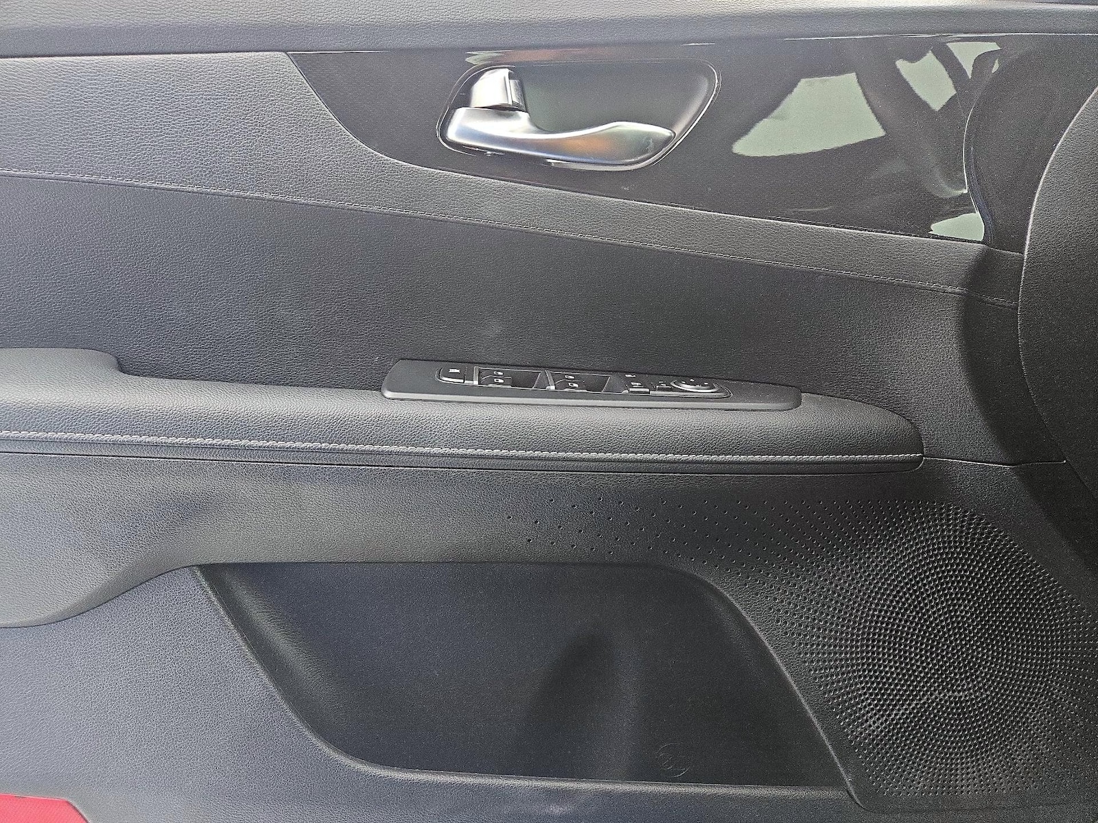 2024 Kia Forte GT-Line - Photo 13