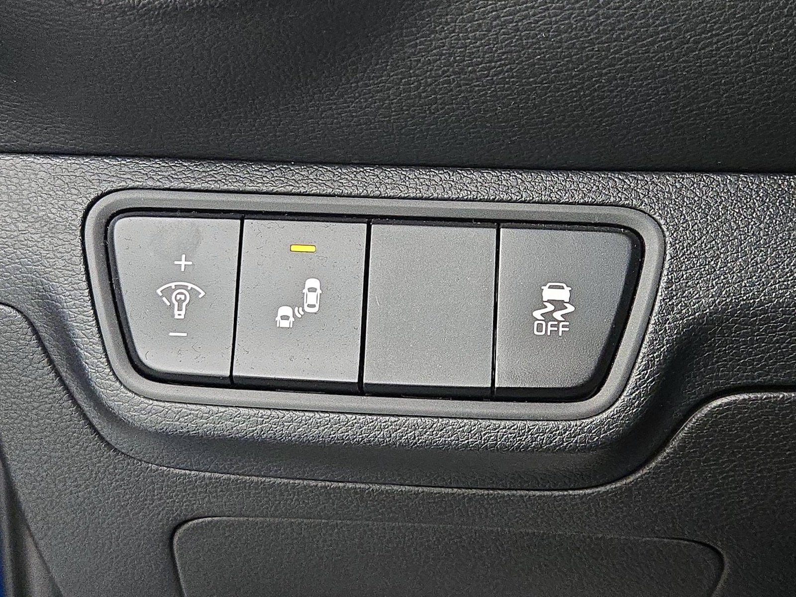 2024 Kia Forte GT-Line - Photo 14