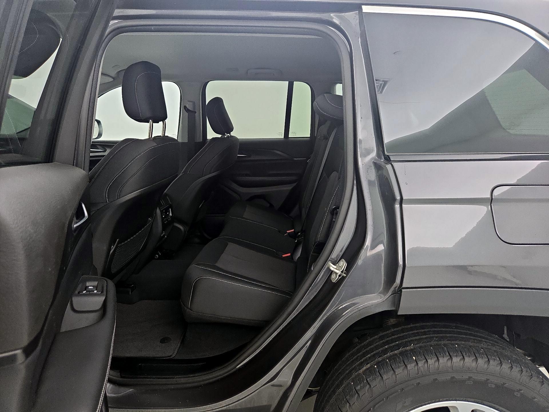 Thumbnail: 2023 Jeep Grand Cherokee - 19