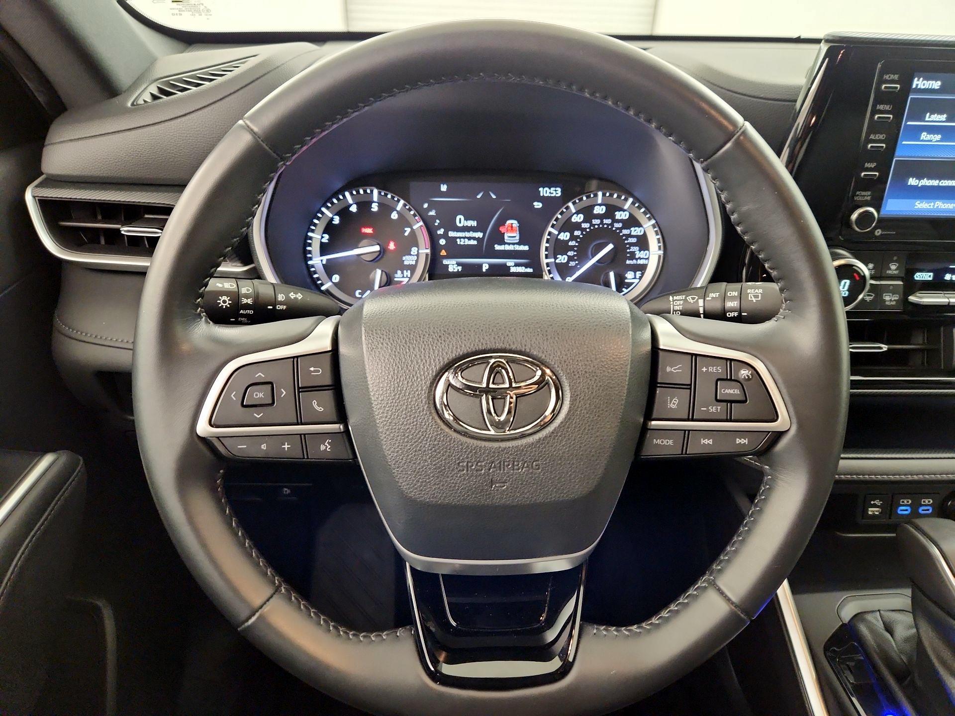 Thumbnail: 2022 Toyota Highlander - 10
