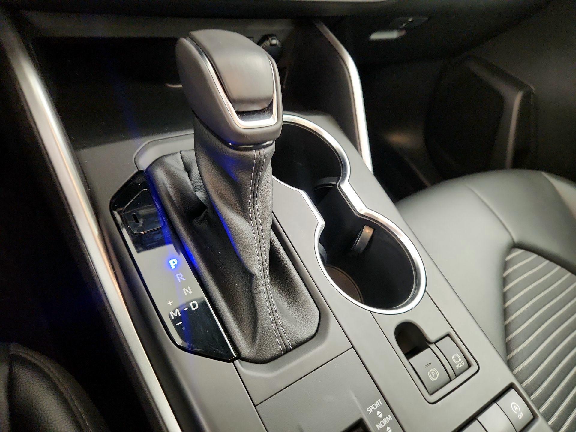 Thumbnail: 2022 Toyota Highlander - 17