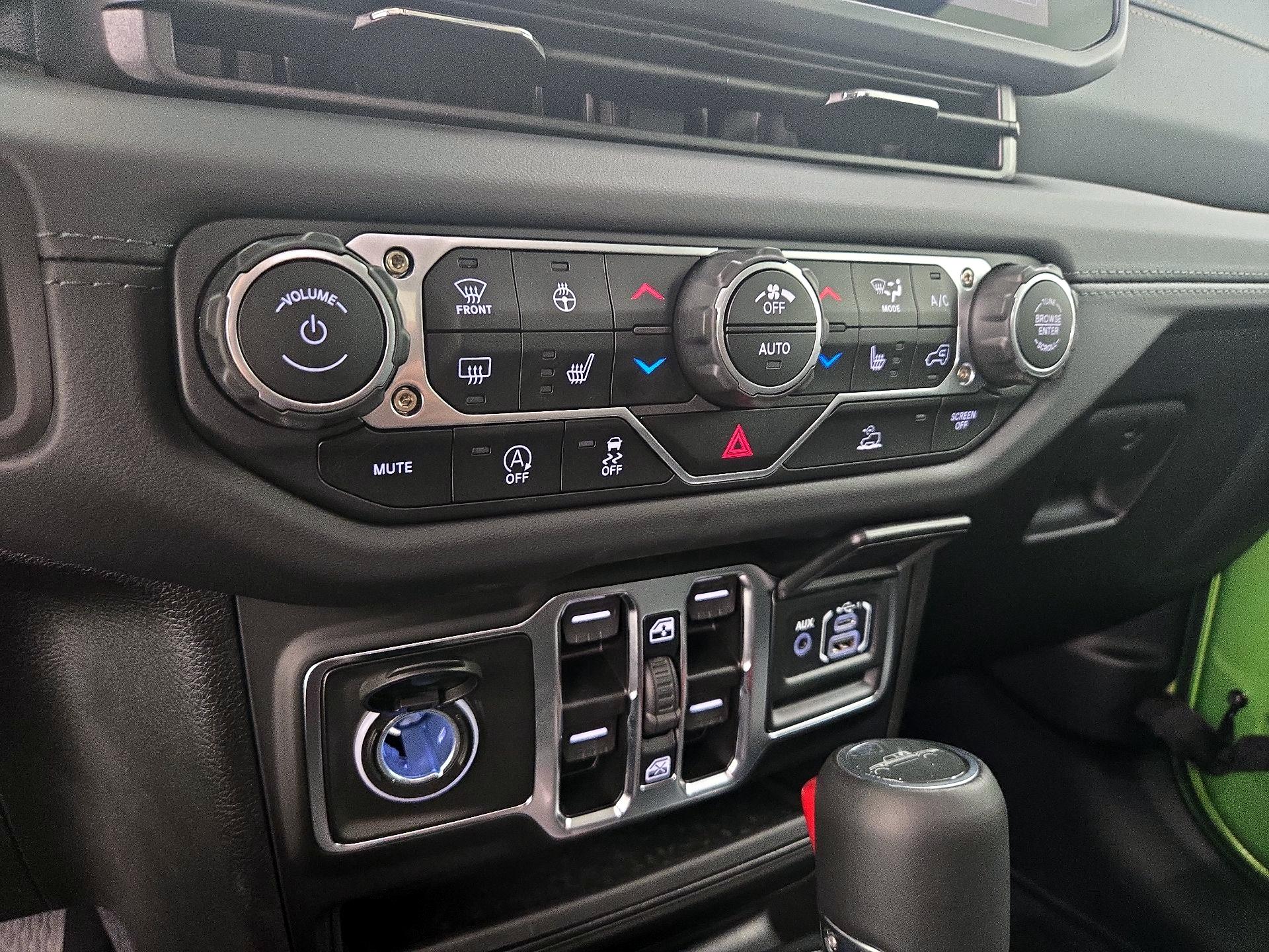 Thumbnail: 2025 Jeep Gladiator - 16