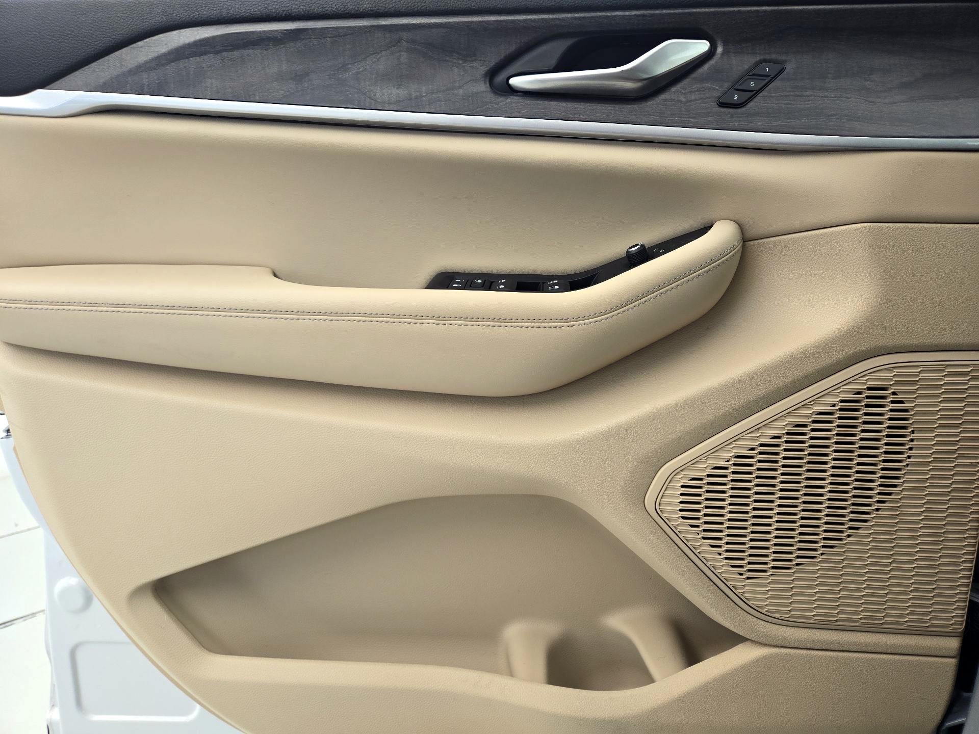Thumbnail: 2023 Jeep Grand Cherokee - 12