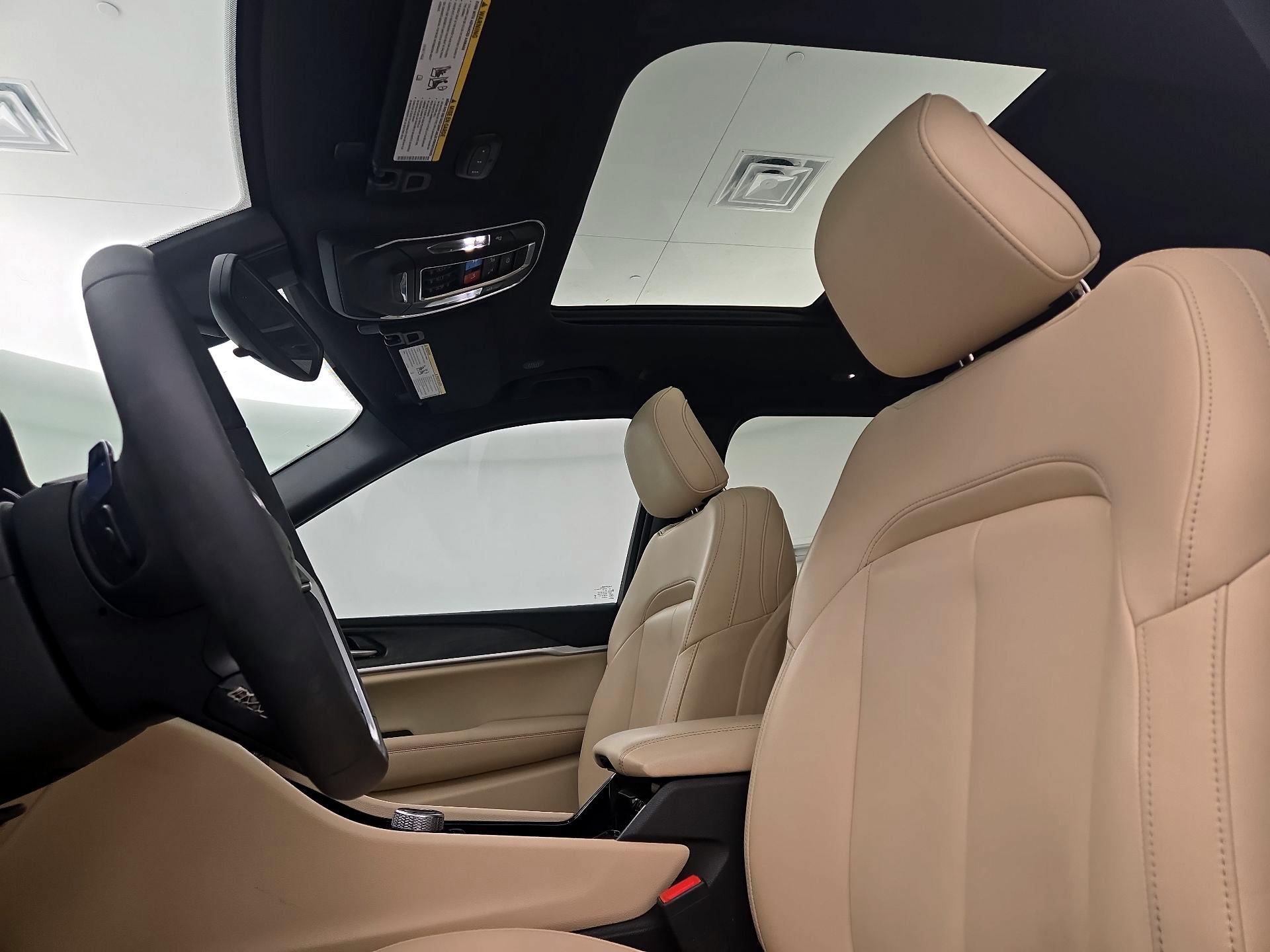 Thumbnail: 2023 Jeep Grand Cherokee - 20