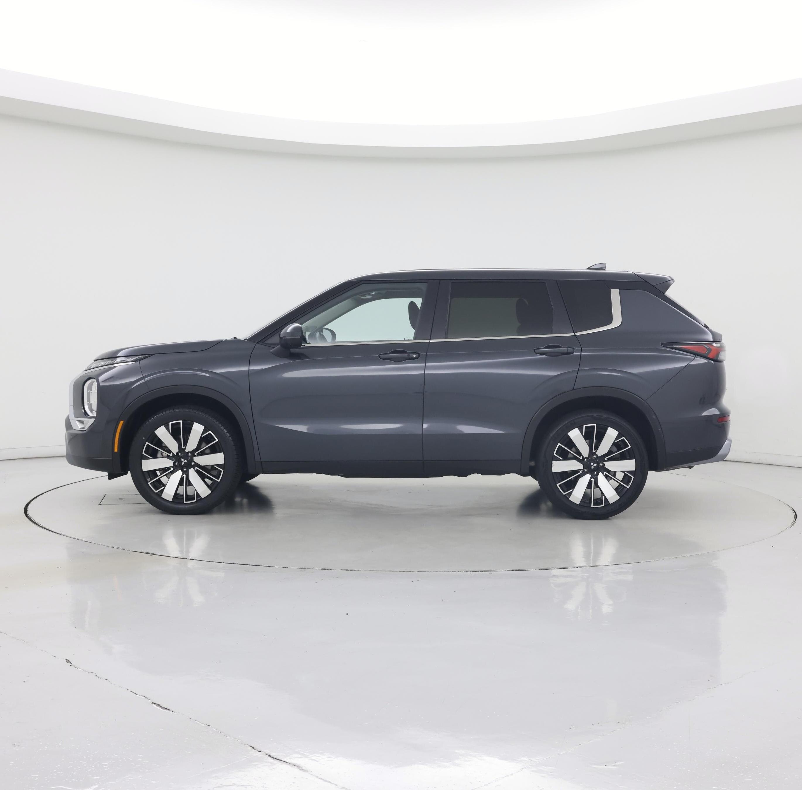 Thumbnail: 2025 Mitsubishi Outlander - 3