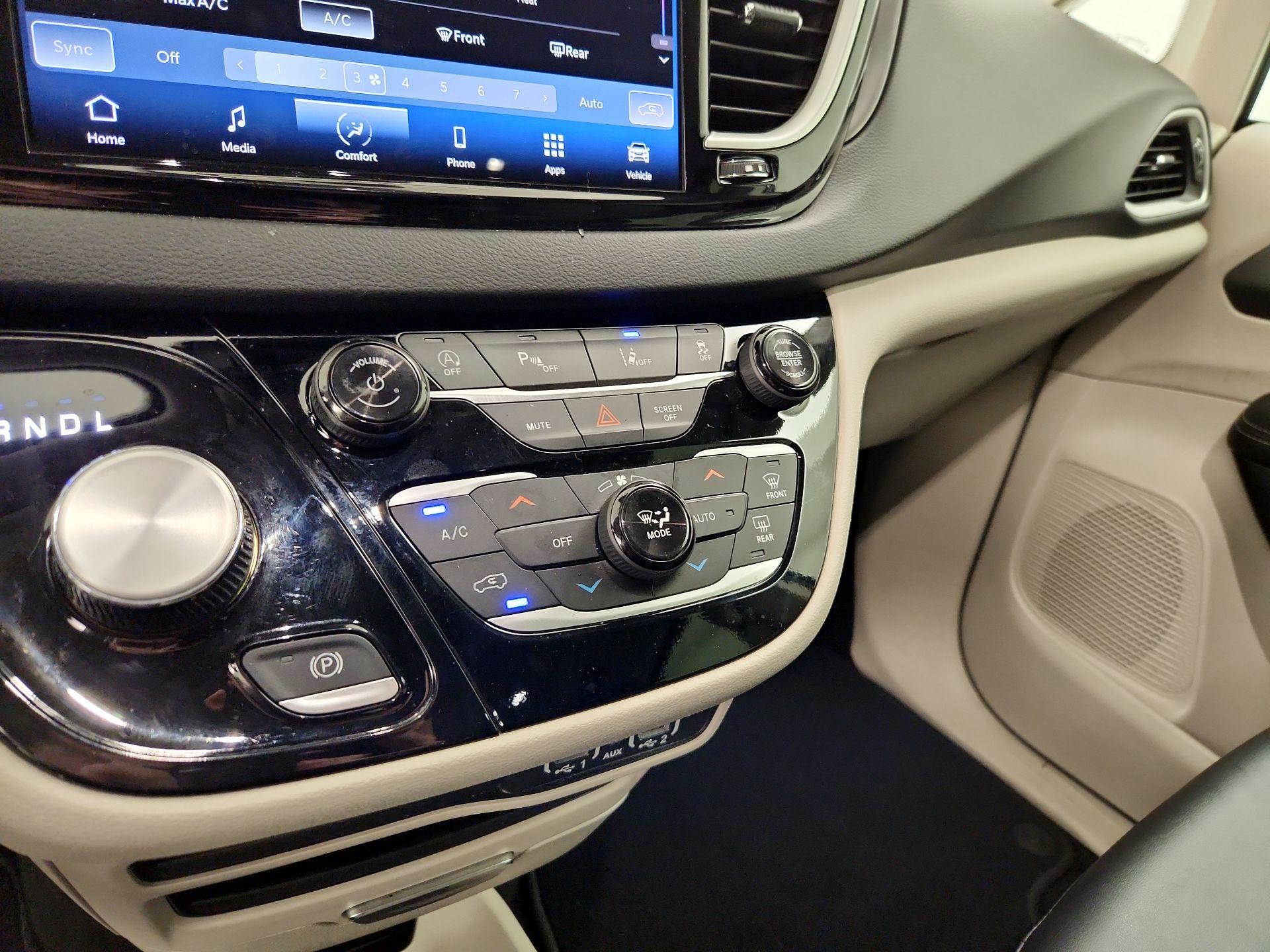 Thumbnail: 2024 Chrysler Pacifica - 16