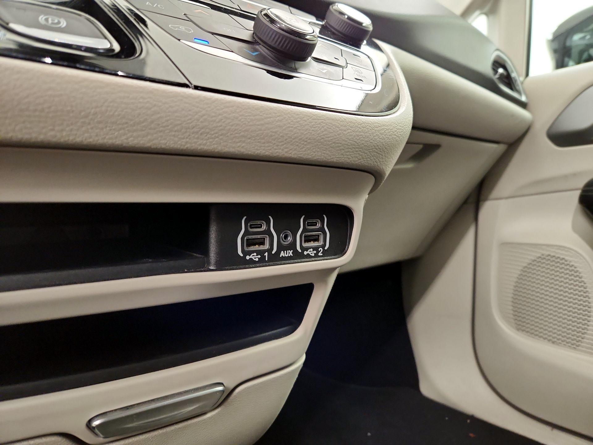 Thumbnail: 2024 Chrysler Pacifica - 18