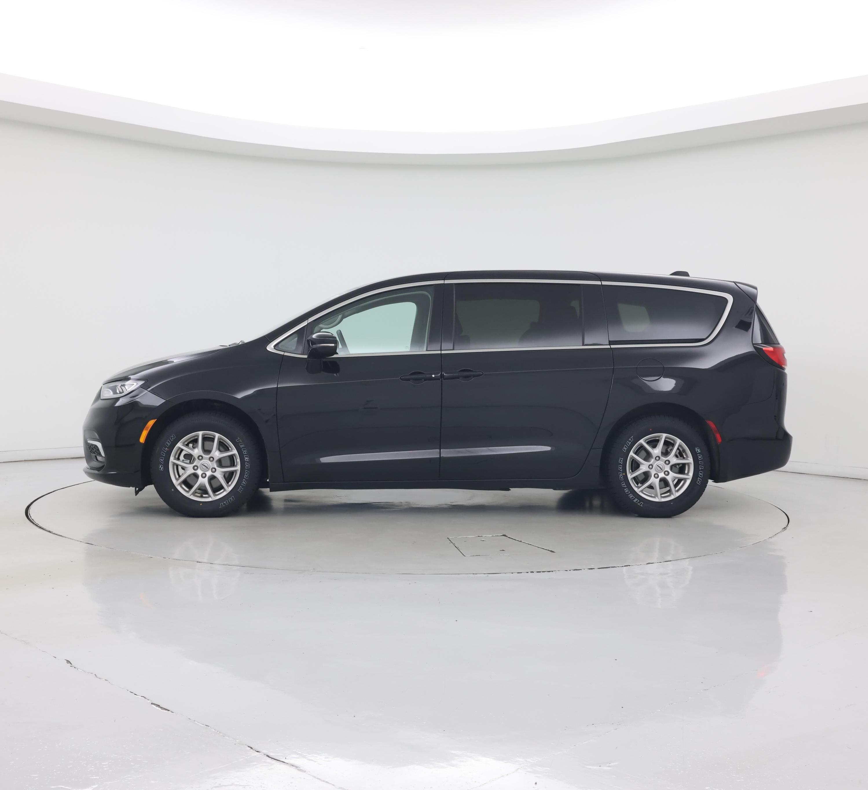Thumbnail: 2024 Chrysler Pacifica - 3