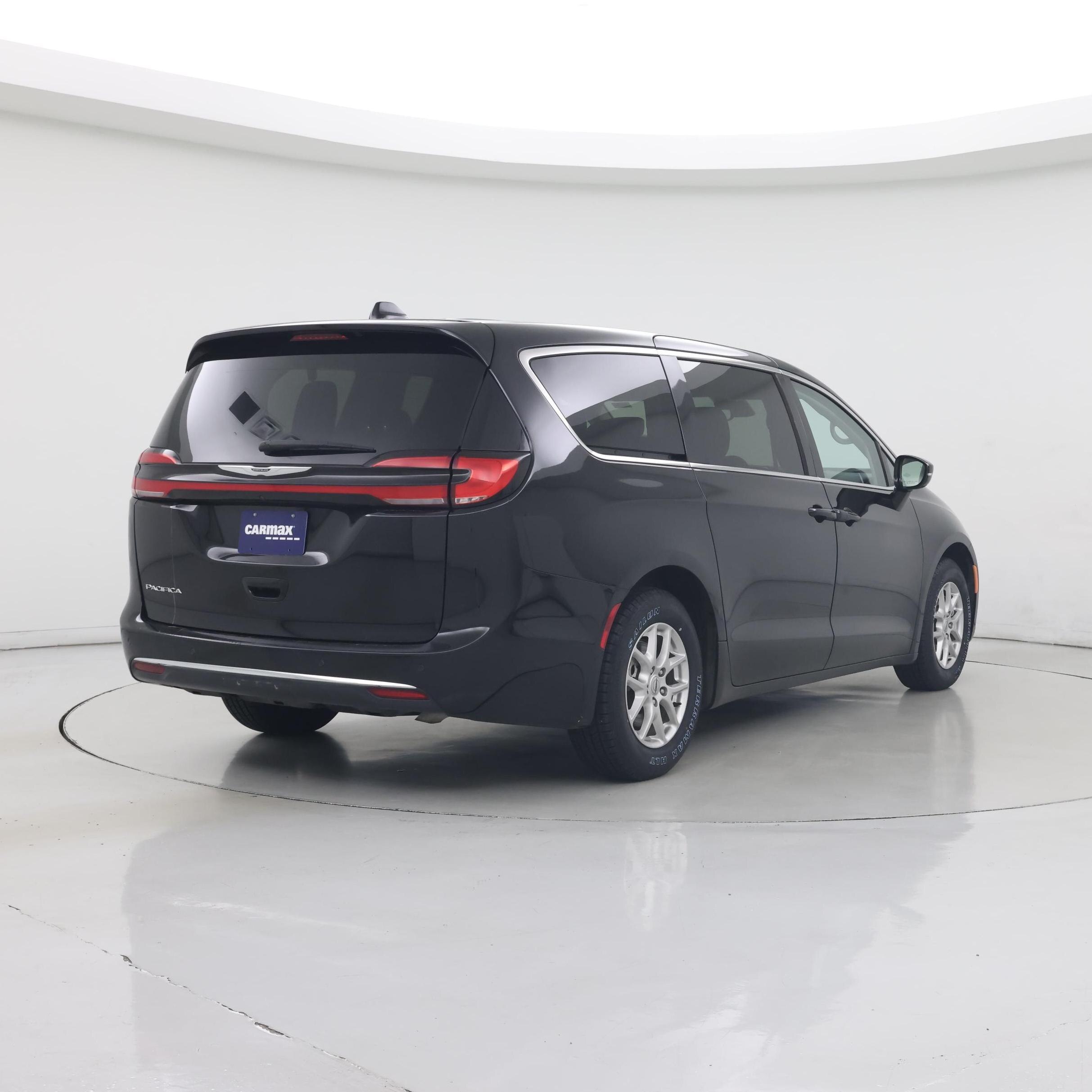 Thumbnail: 2024 Chrysler Pacifica - 8