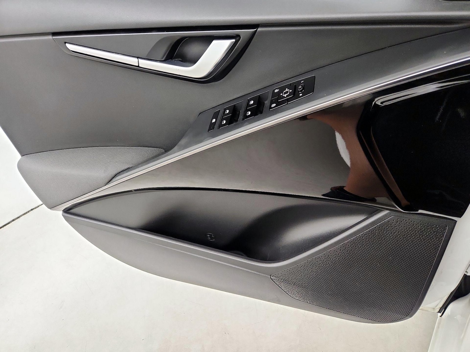 2023 Kia Niro EX - Photo 13