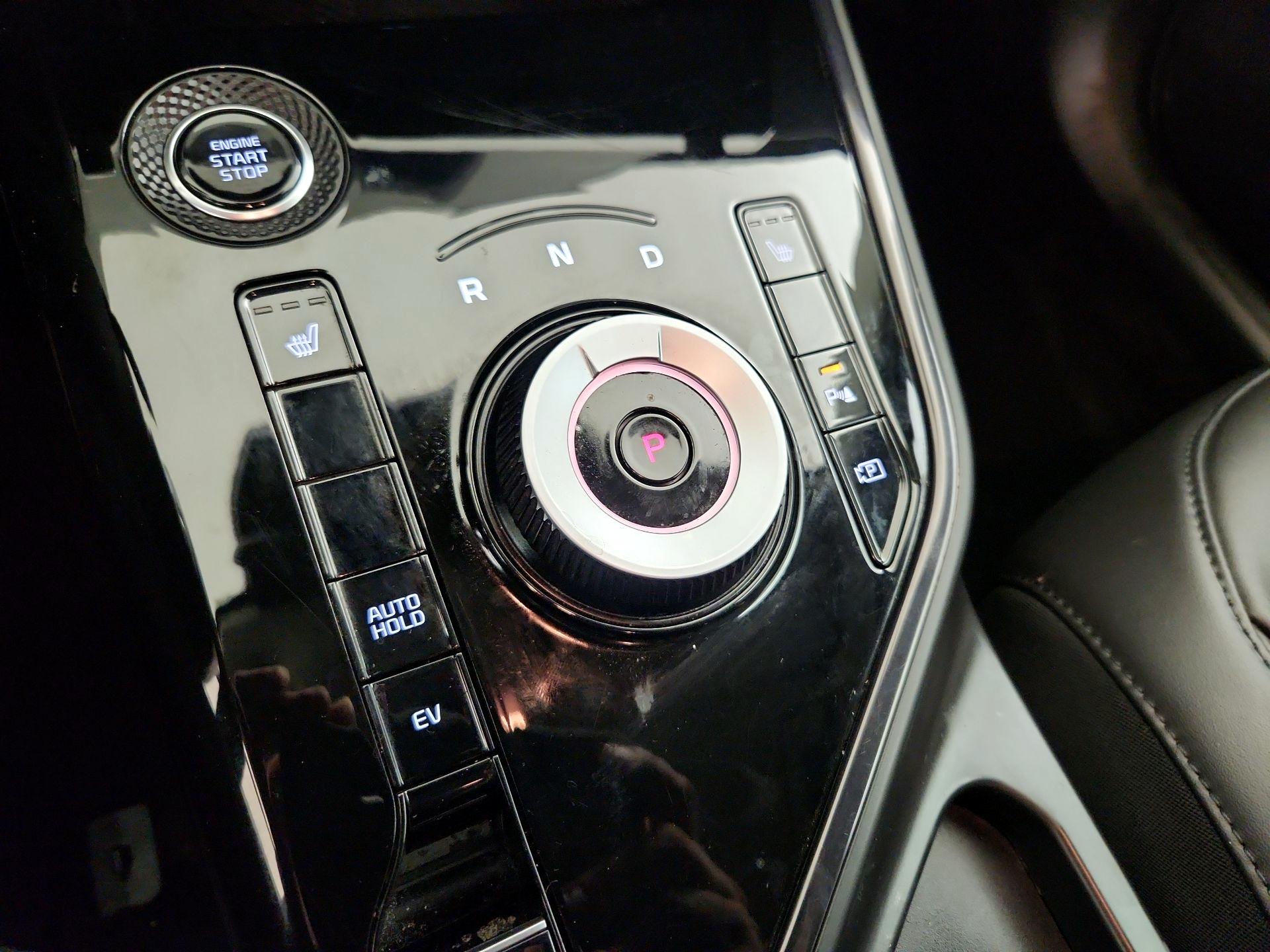 Thumbnail: 2023 Kia Niro - 18