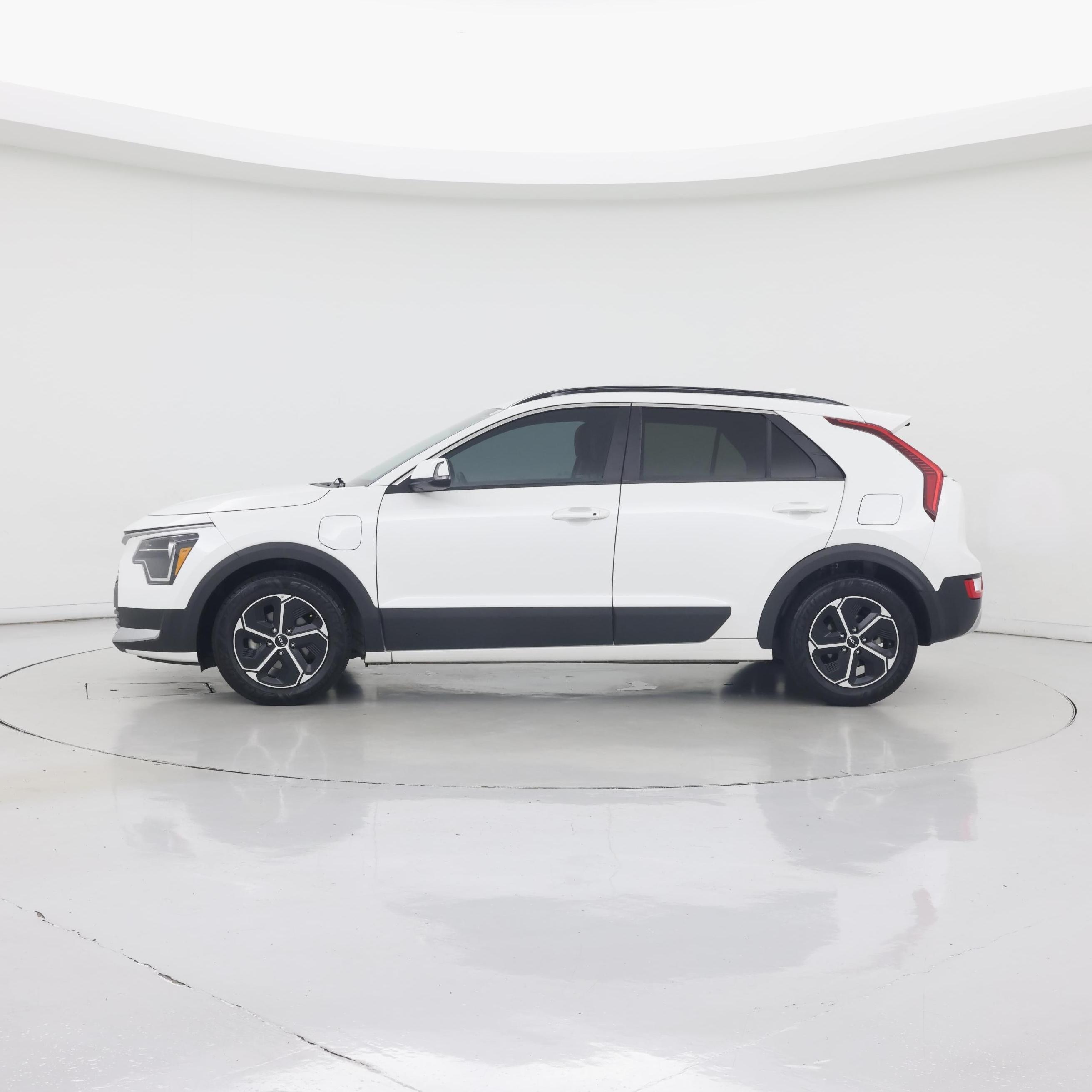 Thumbnail: 2023 Kia Niro - 3