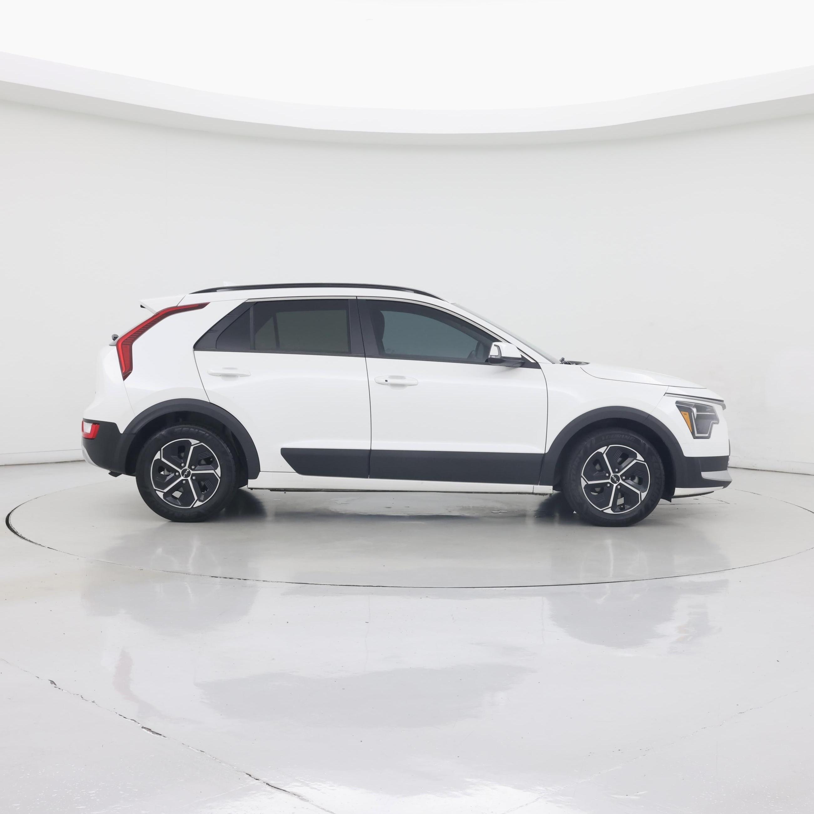 Thumbnail: 2023 Kia Niro - 7