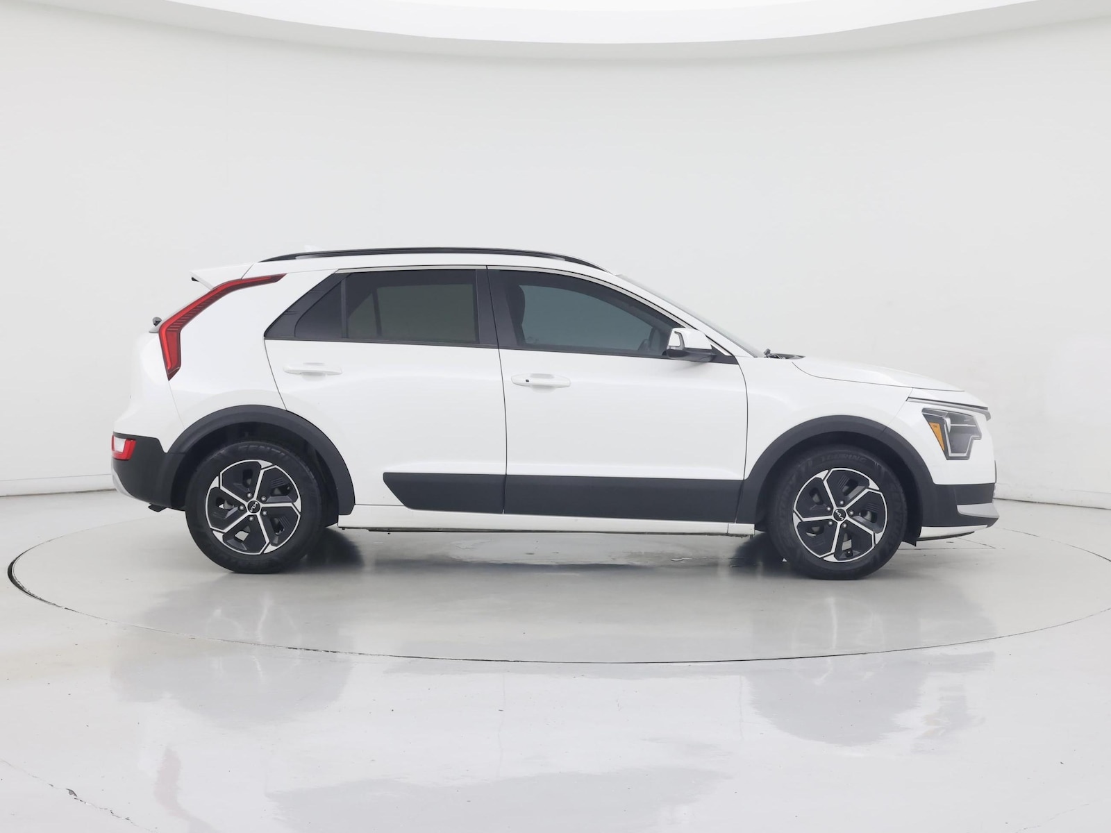 2023 Kia Niro EX - Photo 8