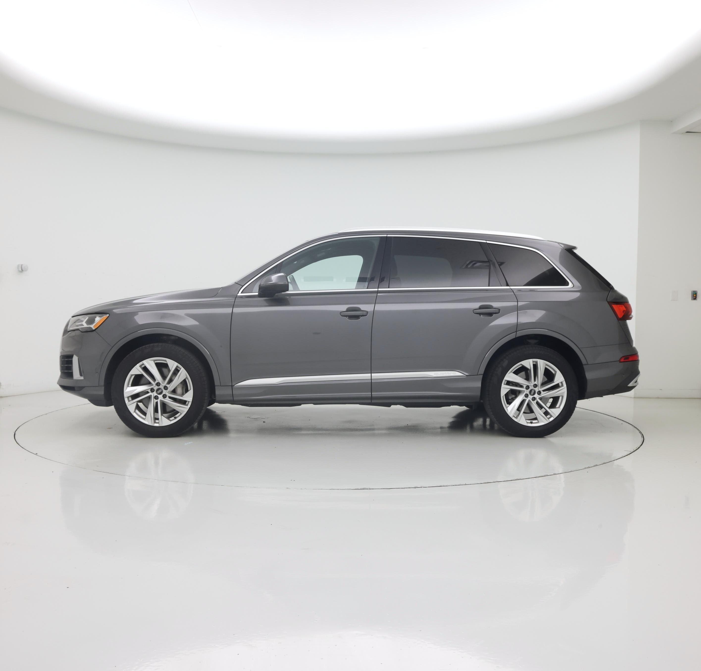 Thumbnail: 2021 Audi Q7 - 3