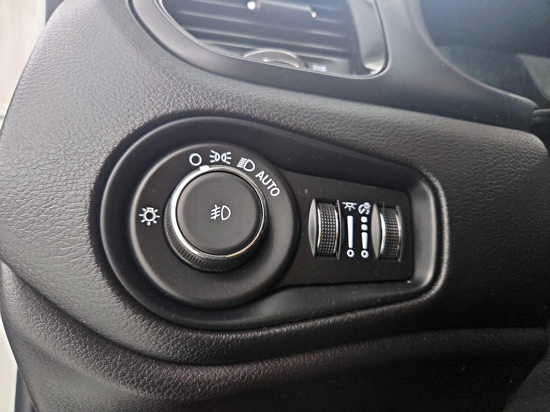 Thumbnail: 2023 Jeep Renegade - 13