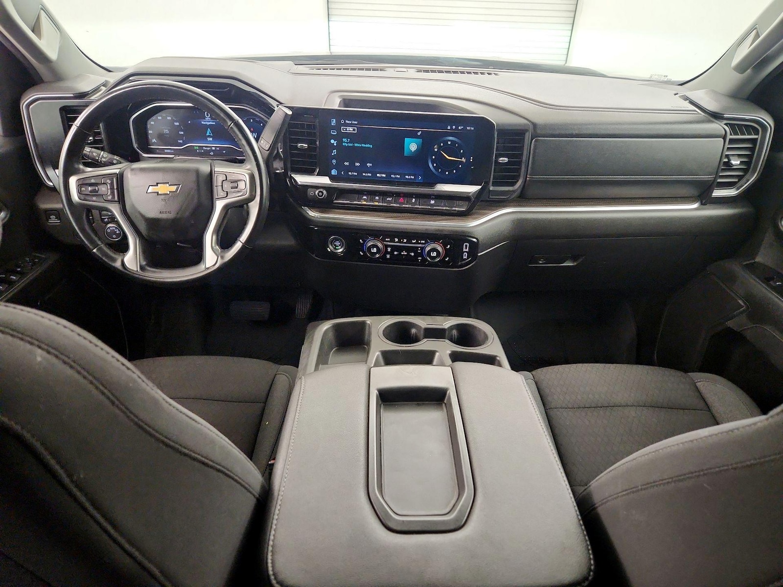 2023 Chevrolet Silverado 1500 LT - Photo 10
