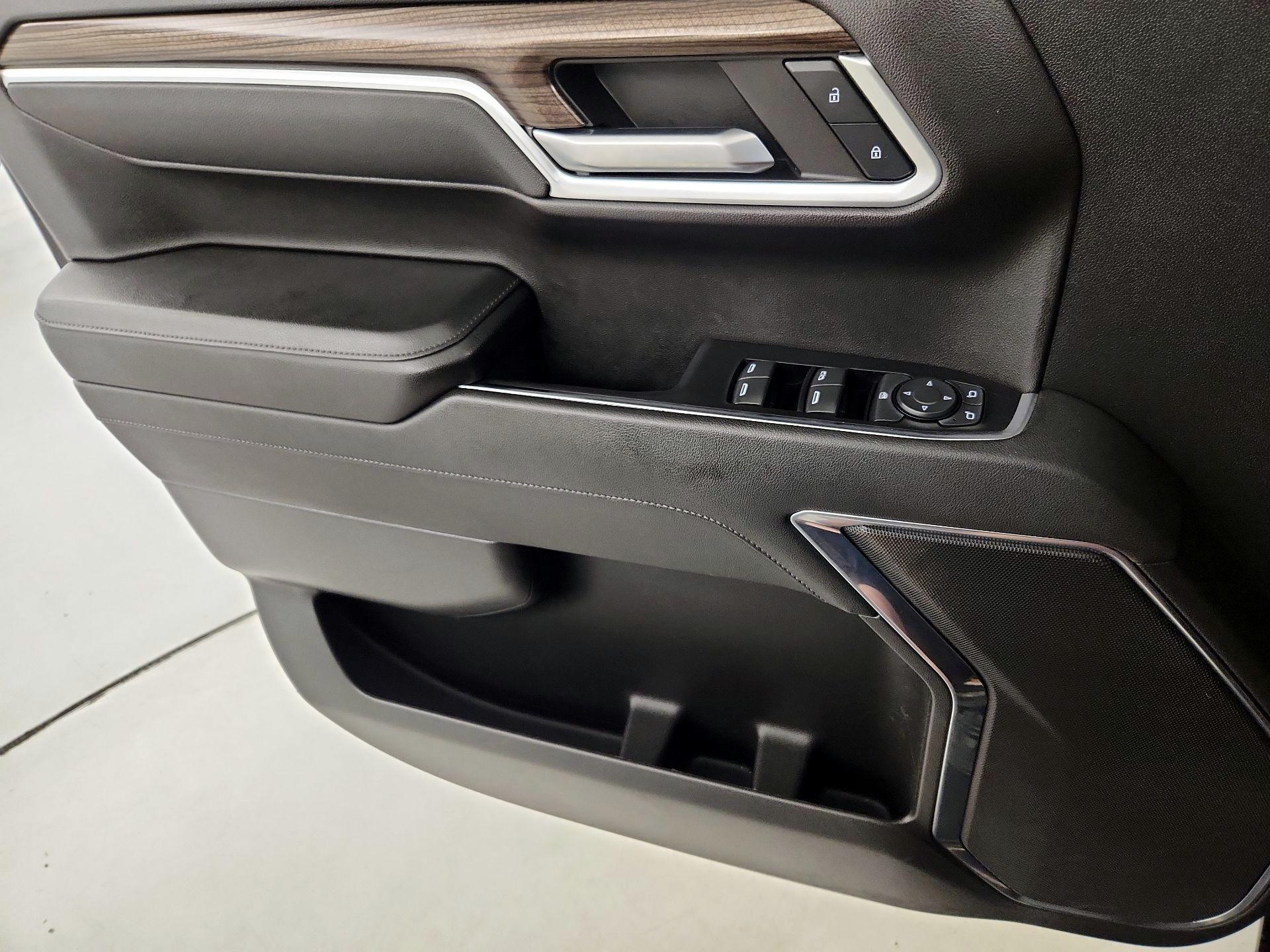 Thumbnail: 2023 Chevrolet Silverado 1500 - 12