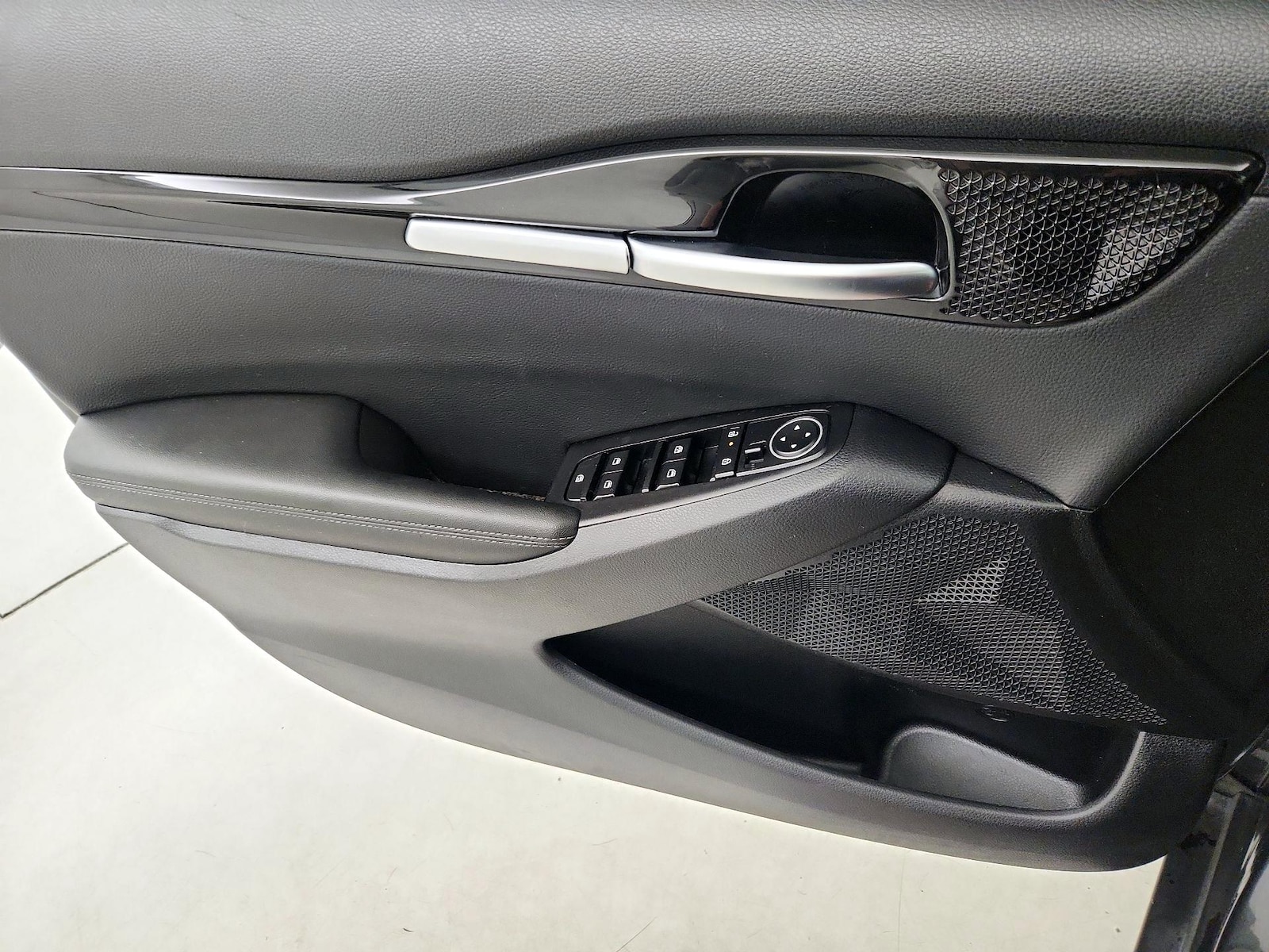 2025 Kia Seltos EX - Photo 13