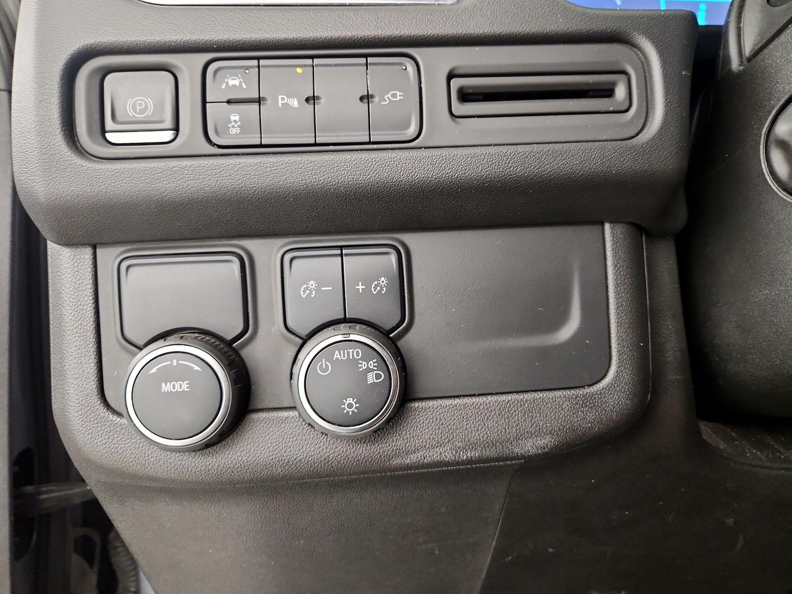 2022 Chevrolet Suburban Premier - Photo 14