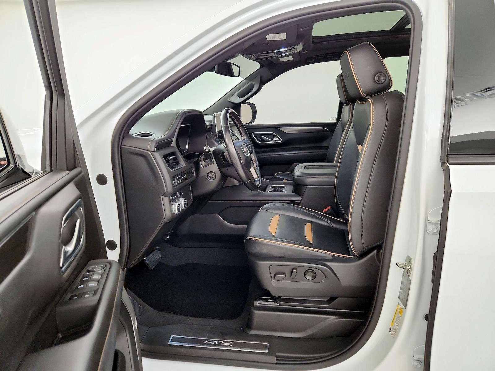 2022 GMC Yukon XL AT4 - Photo 12