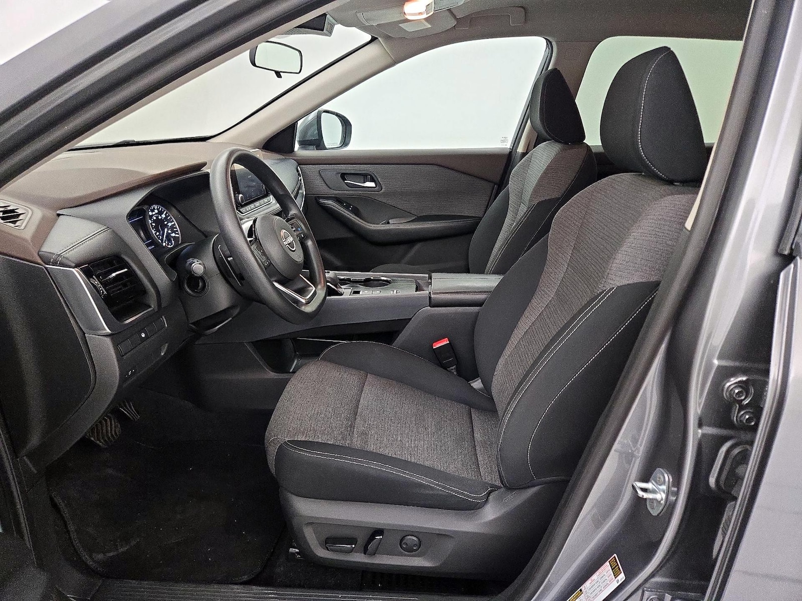 2023 Nissan Rogue SV - Photo 12