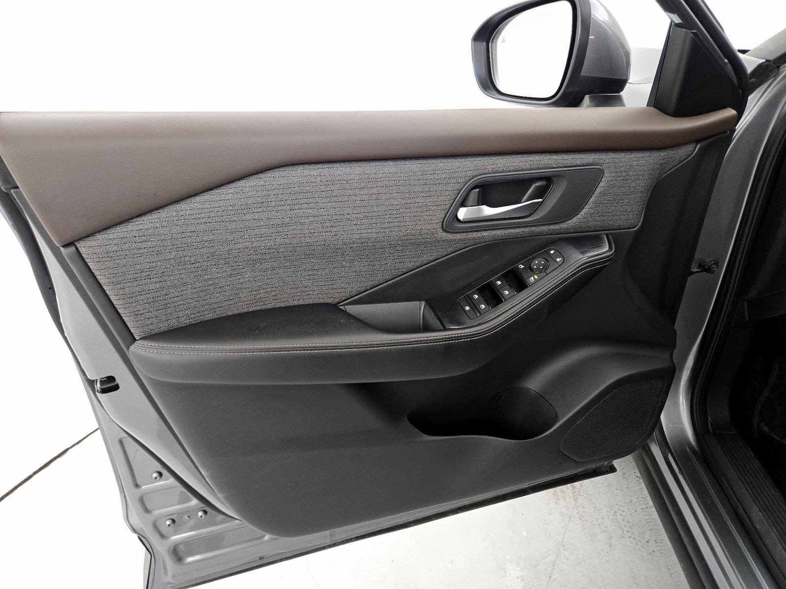 2023 Nissan Rogue SV - Photo 13
