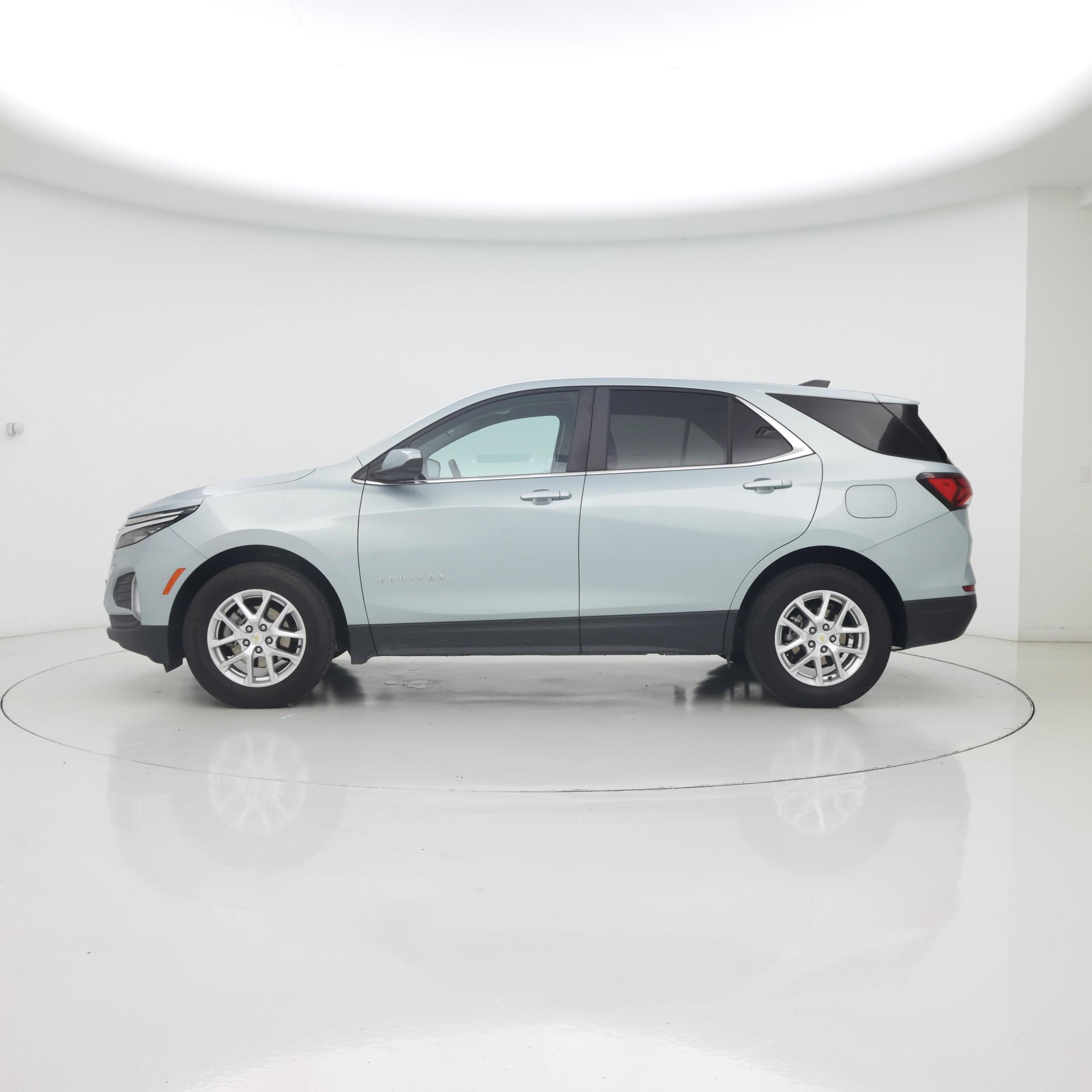 Thumbnail: 2022 Chevrolet Equinox - 3