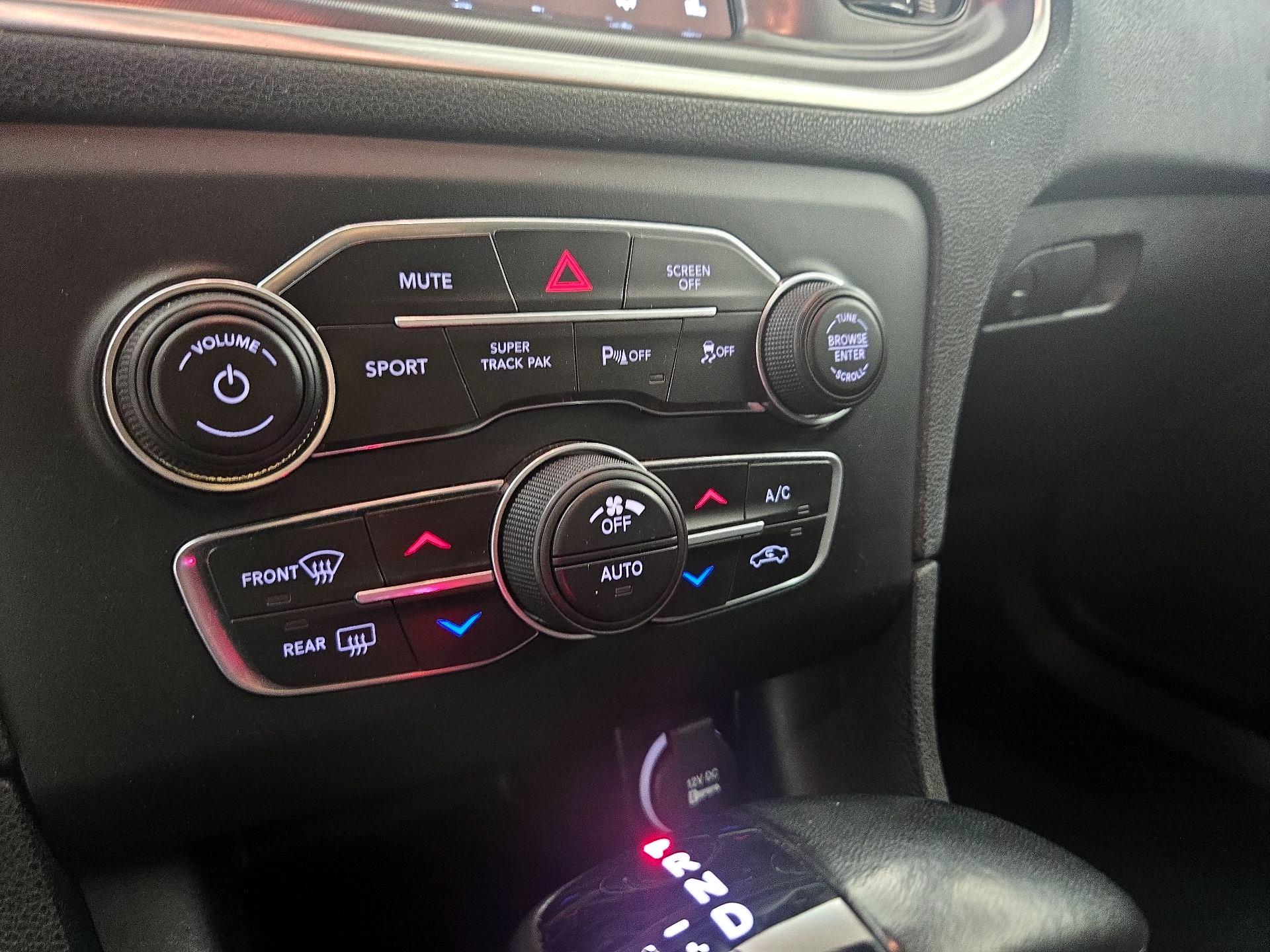 Thumbnail: 2020 Dodge Charger - 16