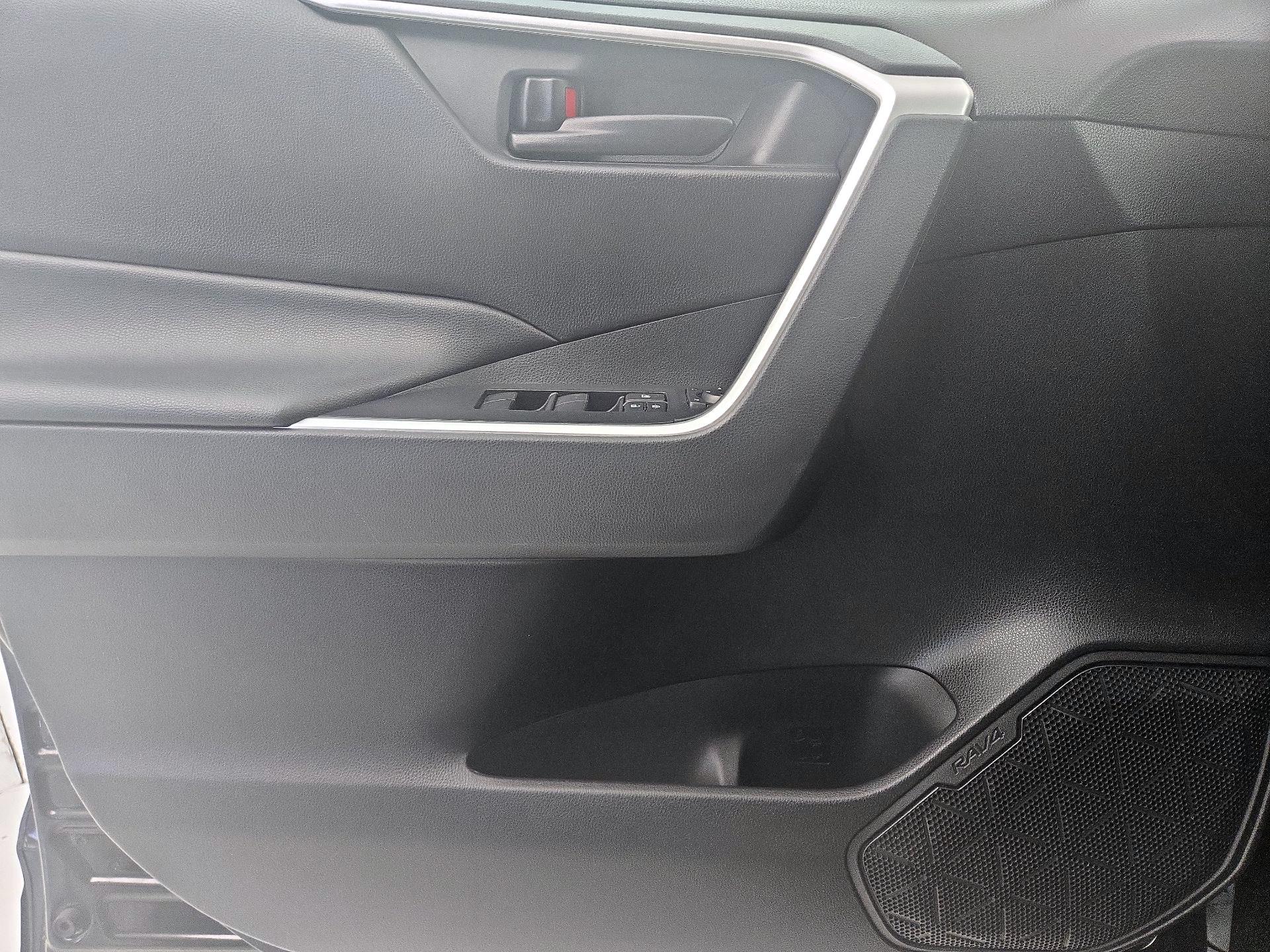Thumbnail: 2021 Toyota RAV4 - 12