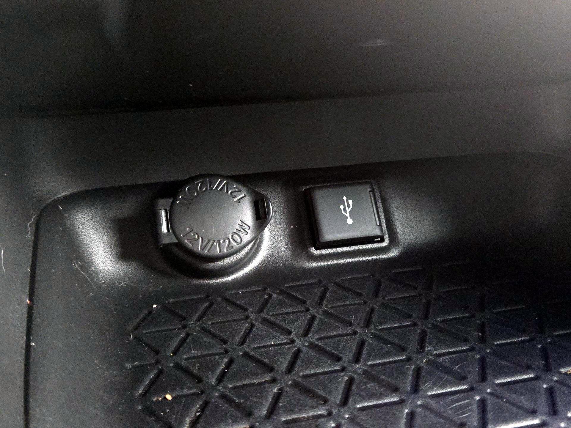 Thumbnail: 2021 Toyota RAV4 - 17