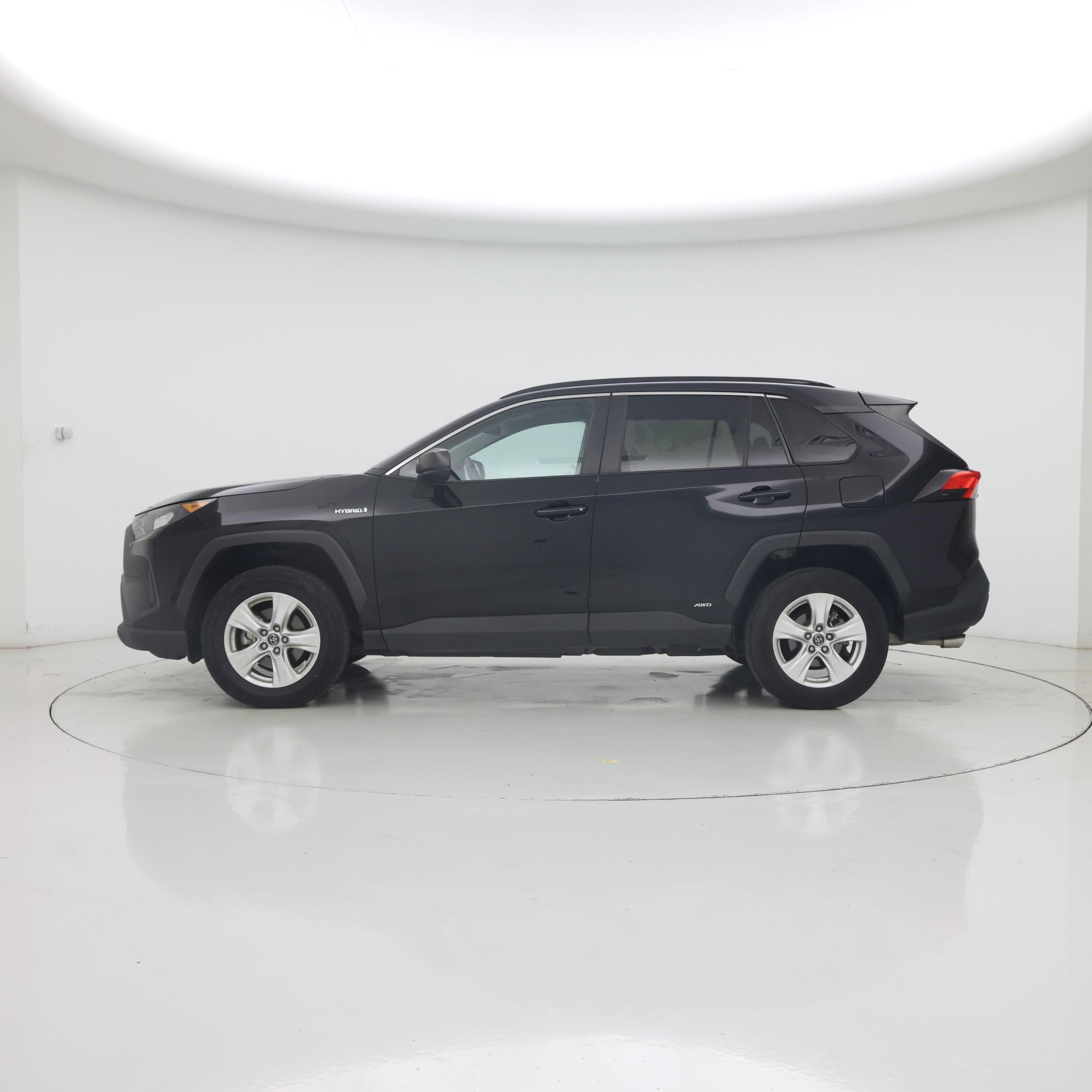 Thumbnail: 2021 Toyota RAV4 - 3