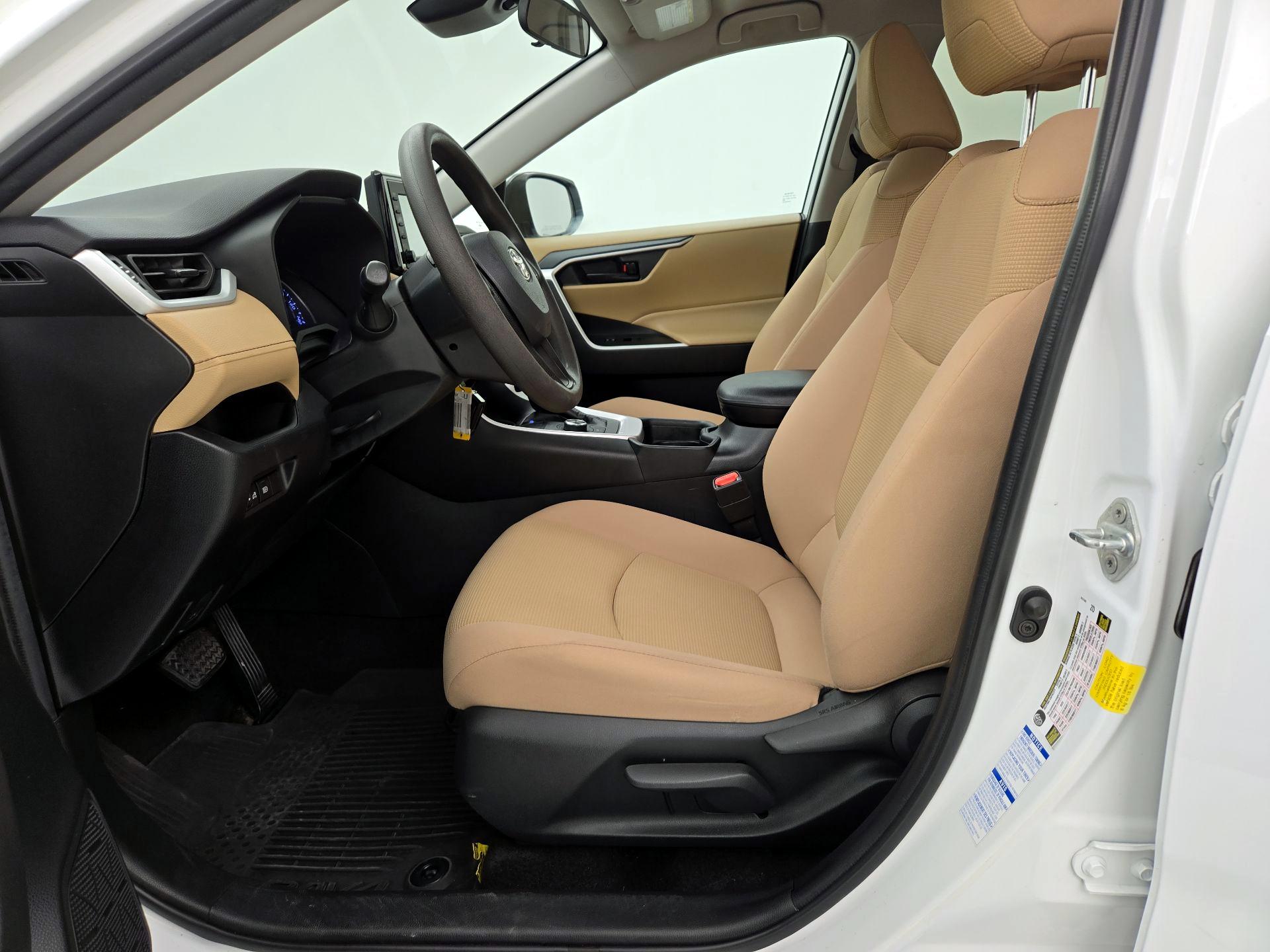 Thumbnail: 2021 Toyota RAV4 - 11