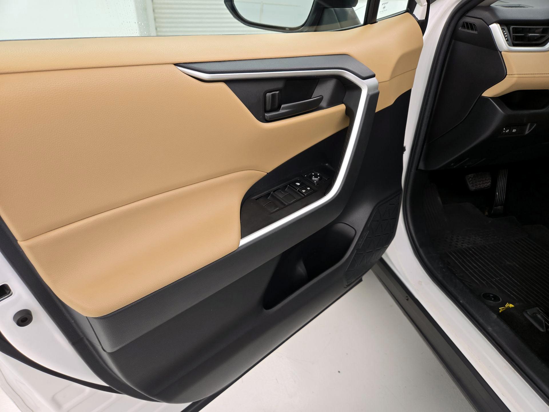 Thumbnail: 2021 Toyota RAV4 - 12