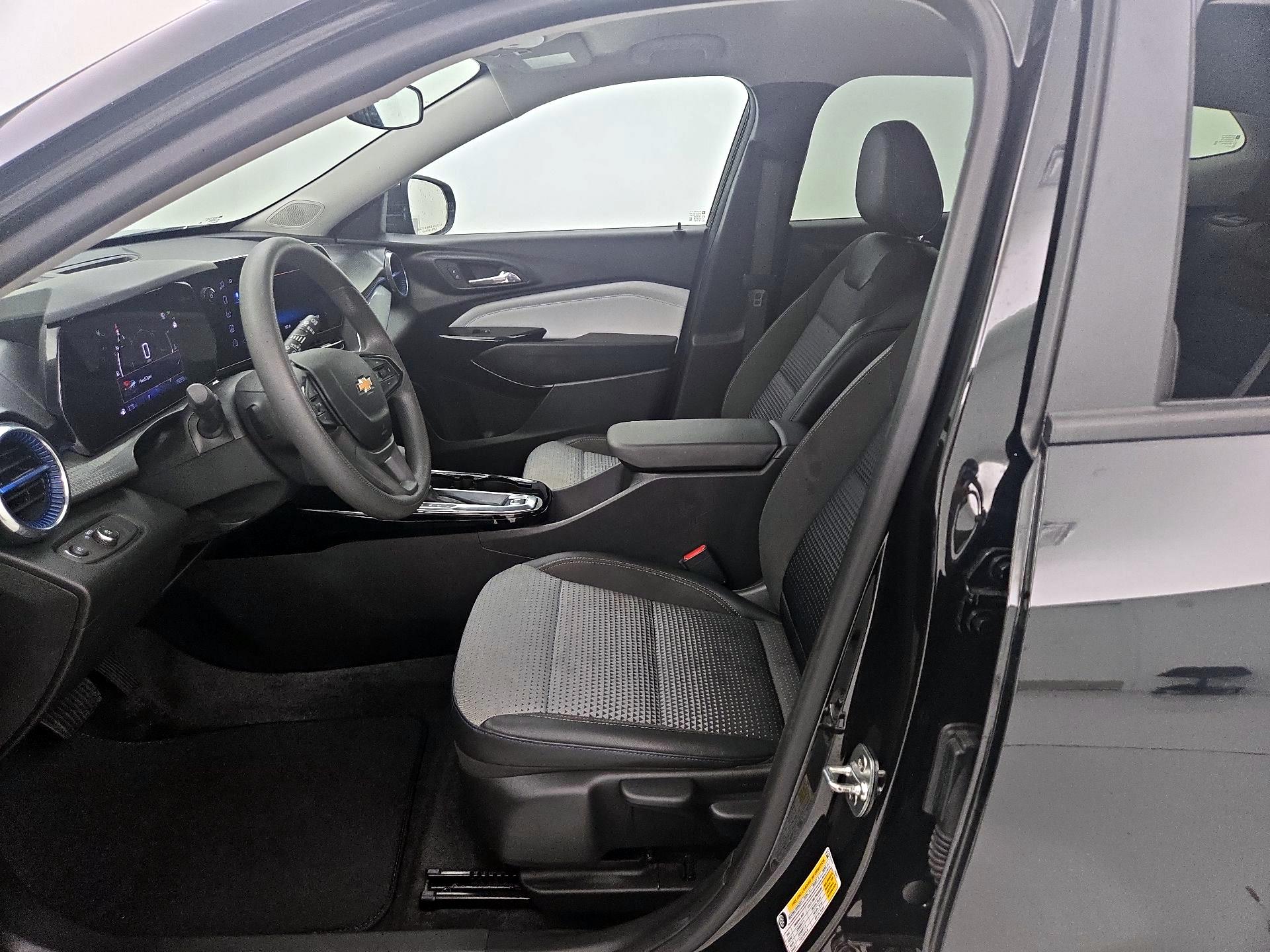 Thumbnail: 2025 Chevrolet Trax - 11