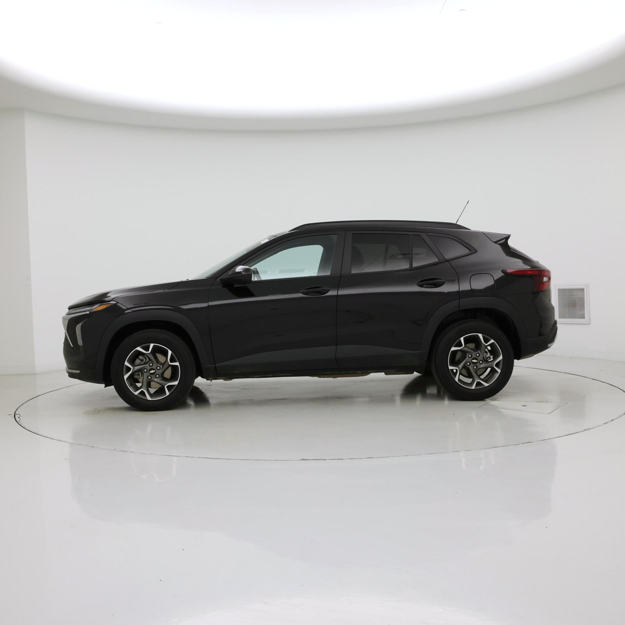 Thumbnail: 2025 Chevrolet Trax - 3
