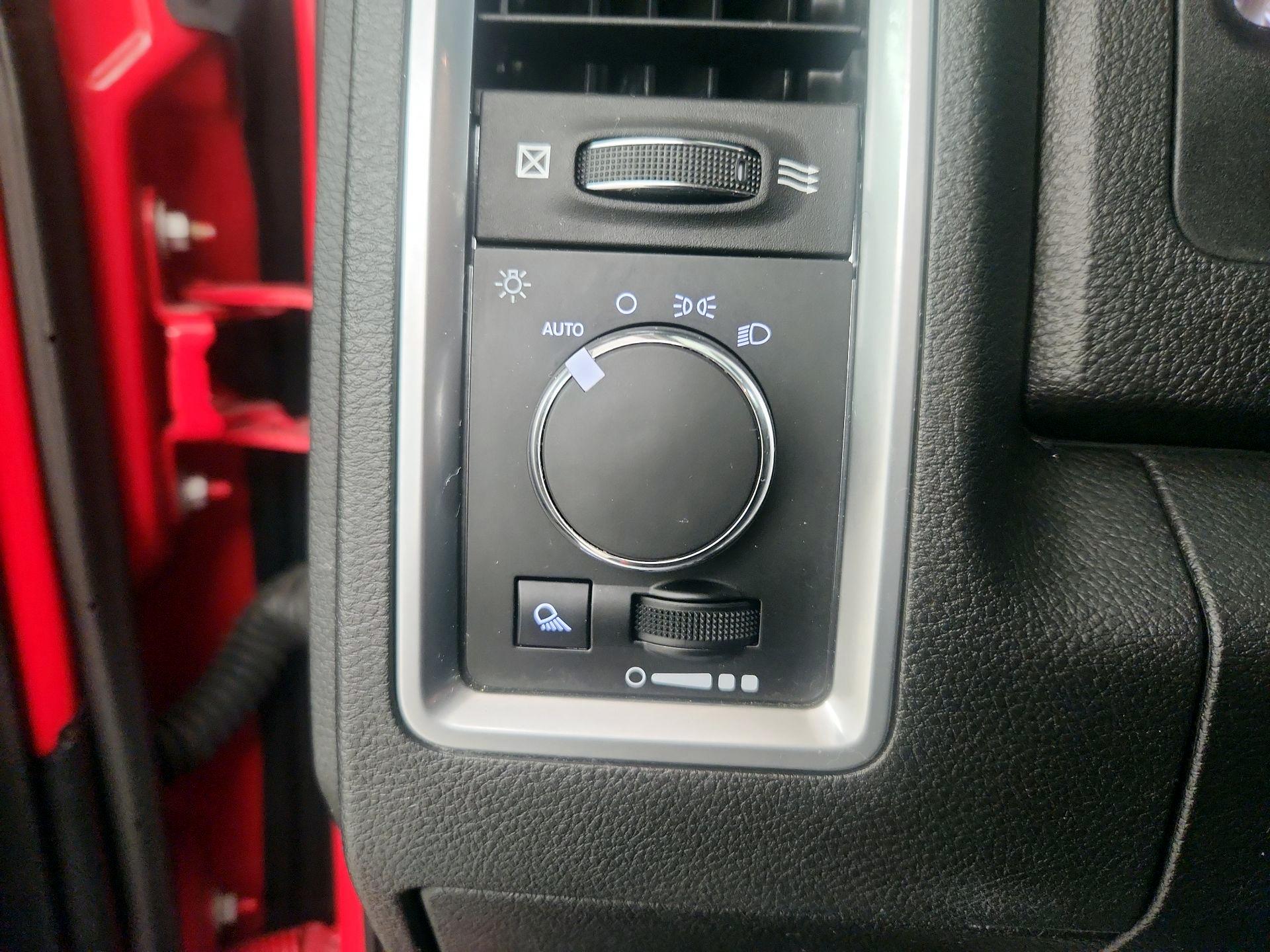 Thumbnail: 2021 RAM 1500 Classic - 13