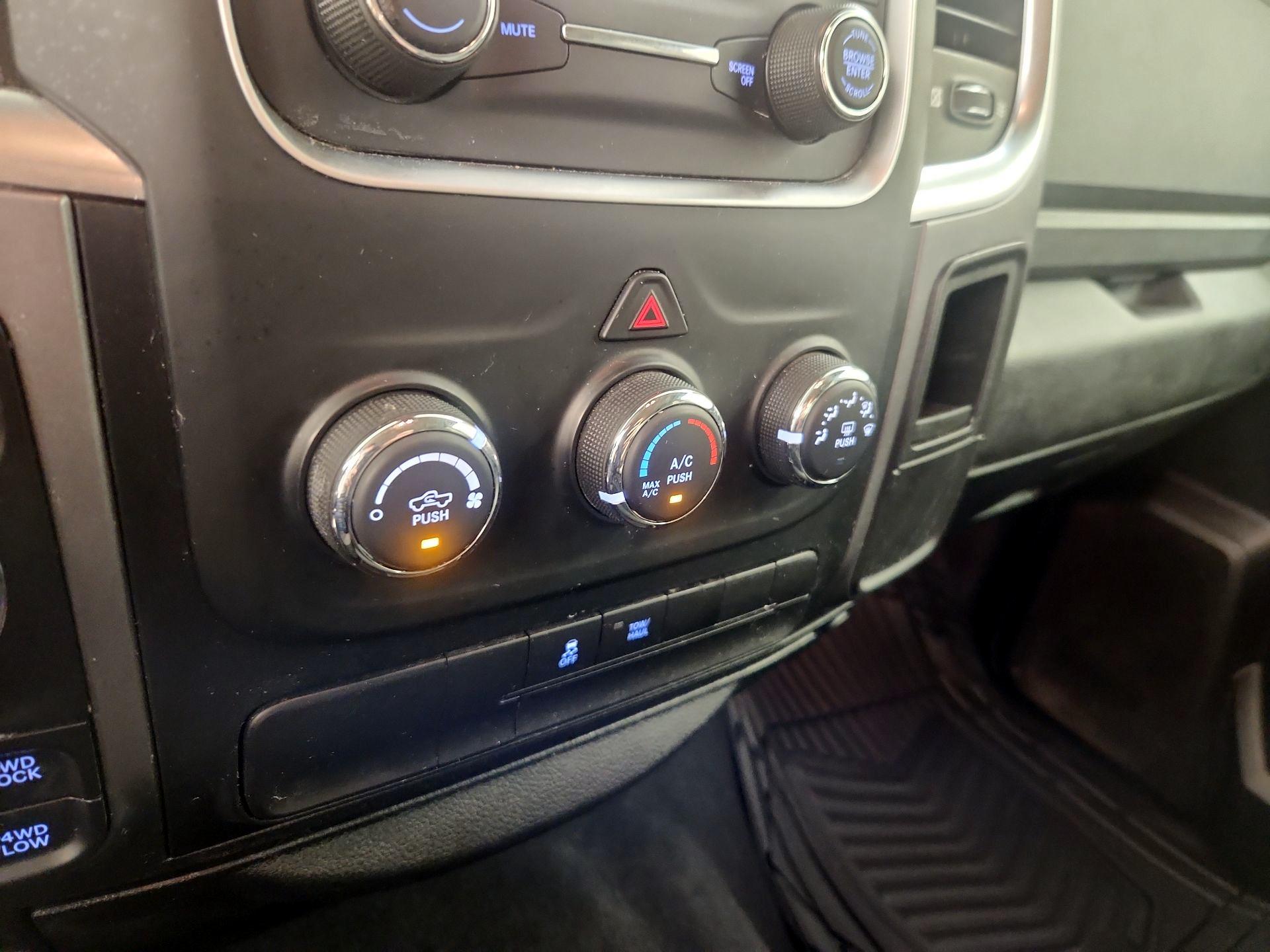 Thumbnail: 2021 RAM 1500 Classic - 16